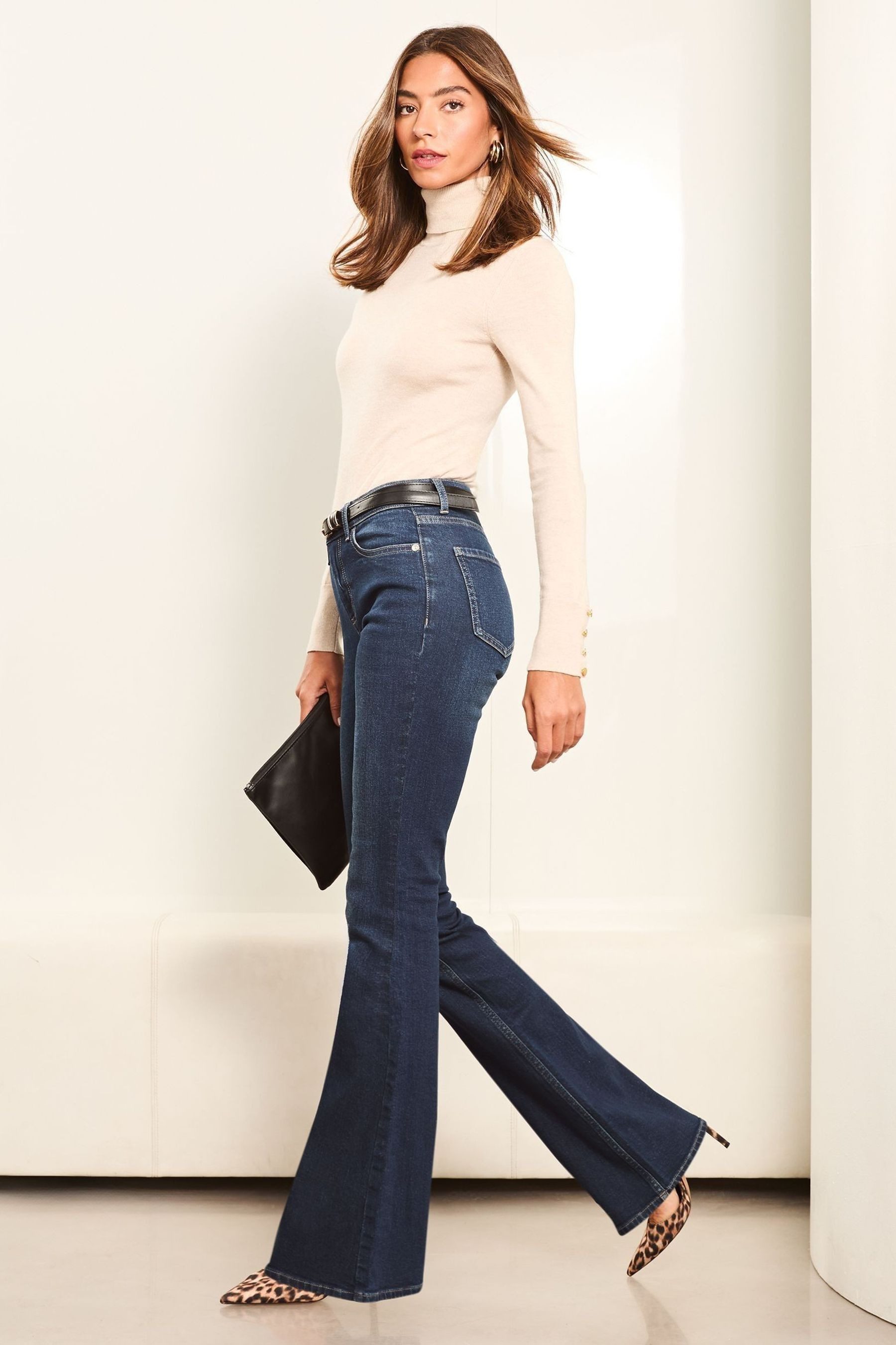 LIPSY Schlagjeans Ausgestellte Jeans mit mittlerem Bund, Regular (1-tlg)