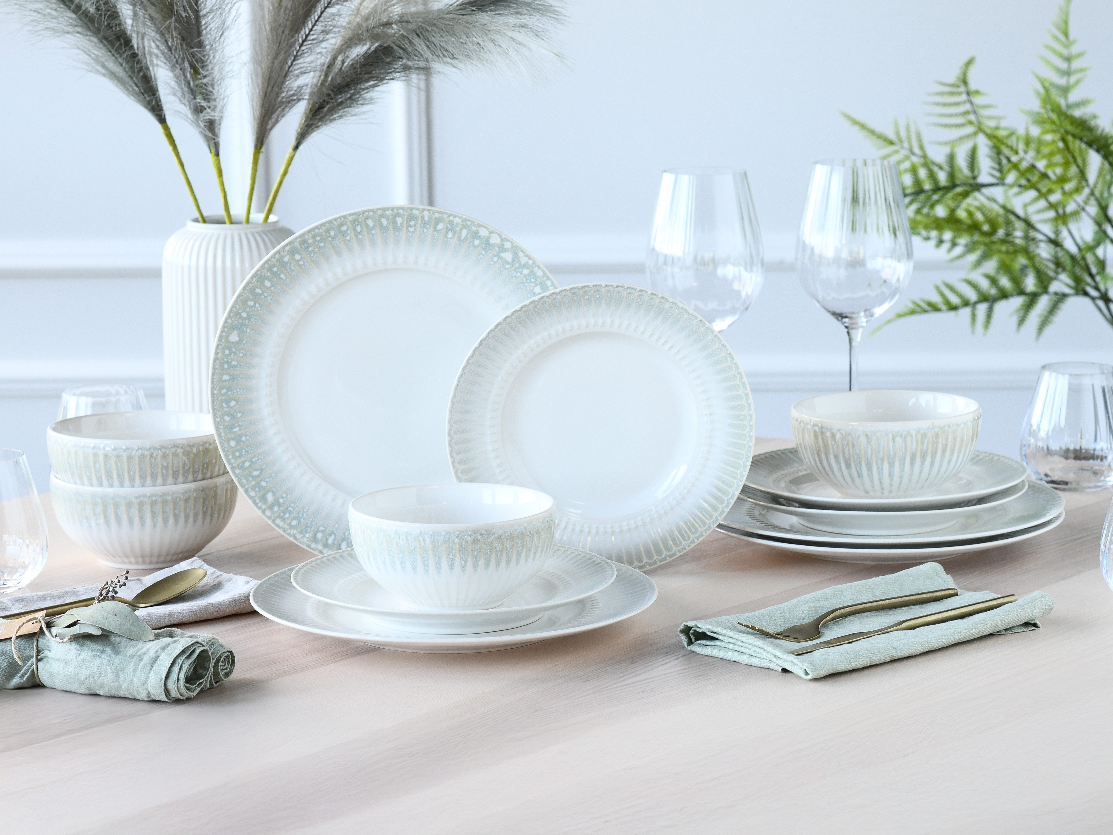CreaTable Teller-Set Celadon, Teller Set 12-tlg. (12-tlg), 4 Personen, Steinzeug, Elegantes Stabrelief, Farbverlauf