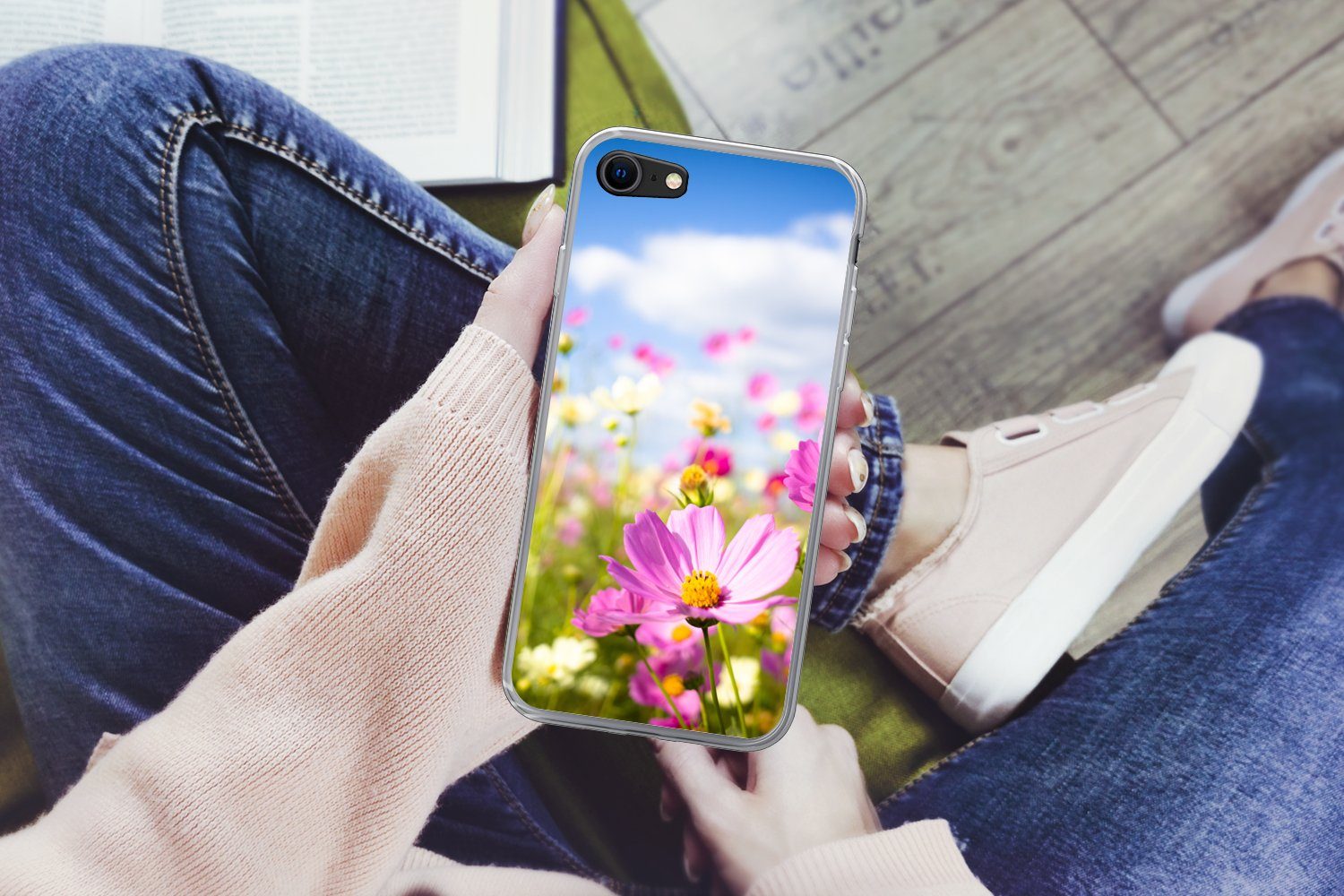 MuchoWow Handyhülle für Apple iPhone 8 Blumen - Wiese - Lila - Gras - Weiß - Wolken - Blau, Smartphone-Bumper, Print, Handy Schutzhülle Dünn