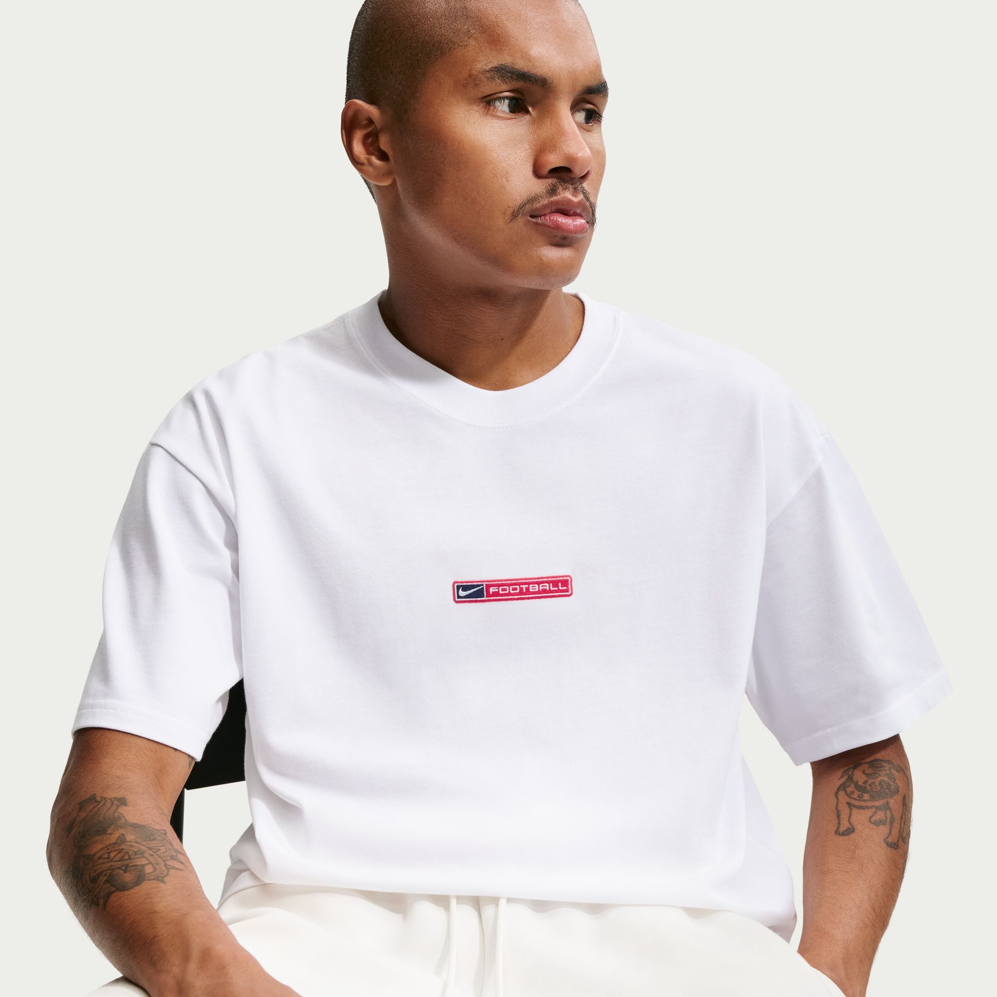 Nike Sportswear T-Shirt M NSW TEE LSE BOXY FOOTBALL aus Baumwolle, auch in großen Größen