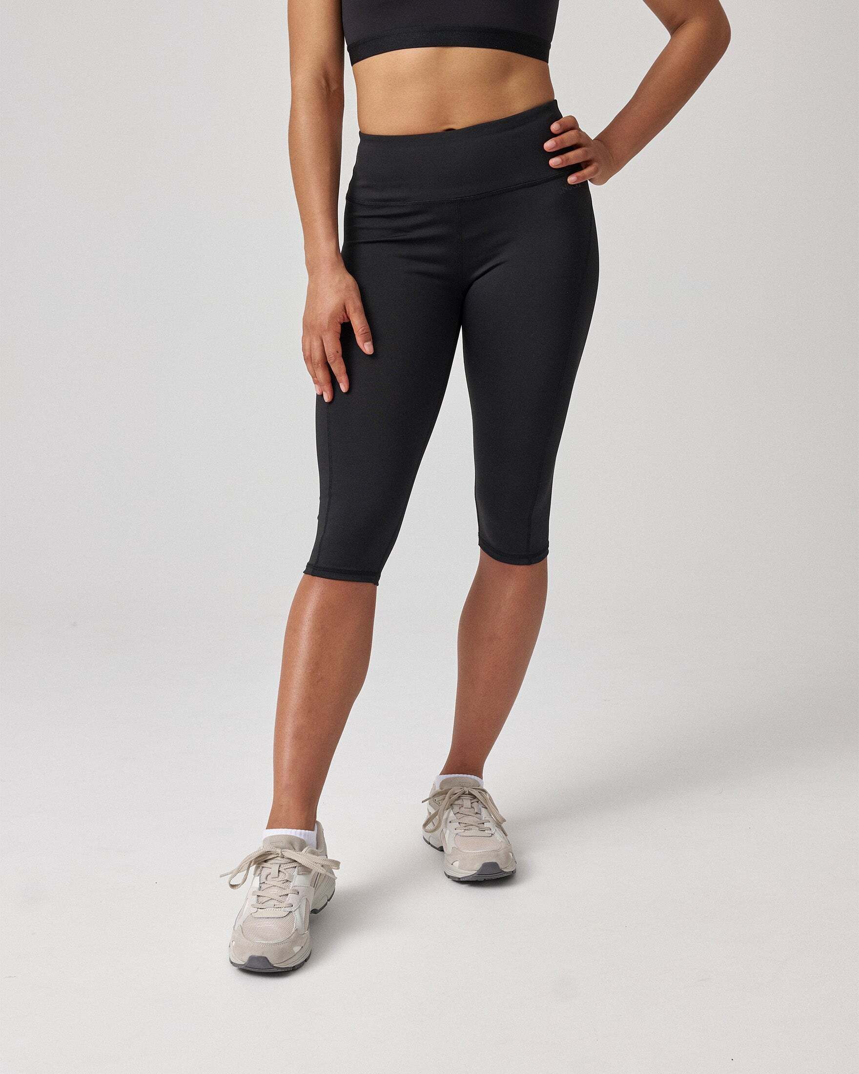 SNOCKS Sporthose Capri Sporthose (1-tlg) aus atmungsaktivem Material mit Schlüsselfach im Bund
