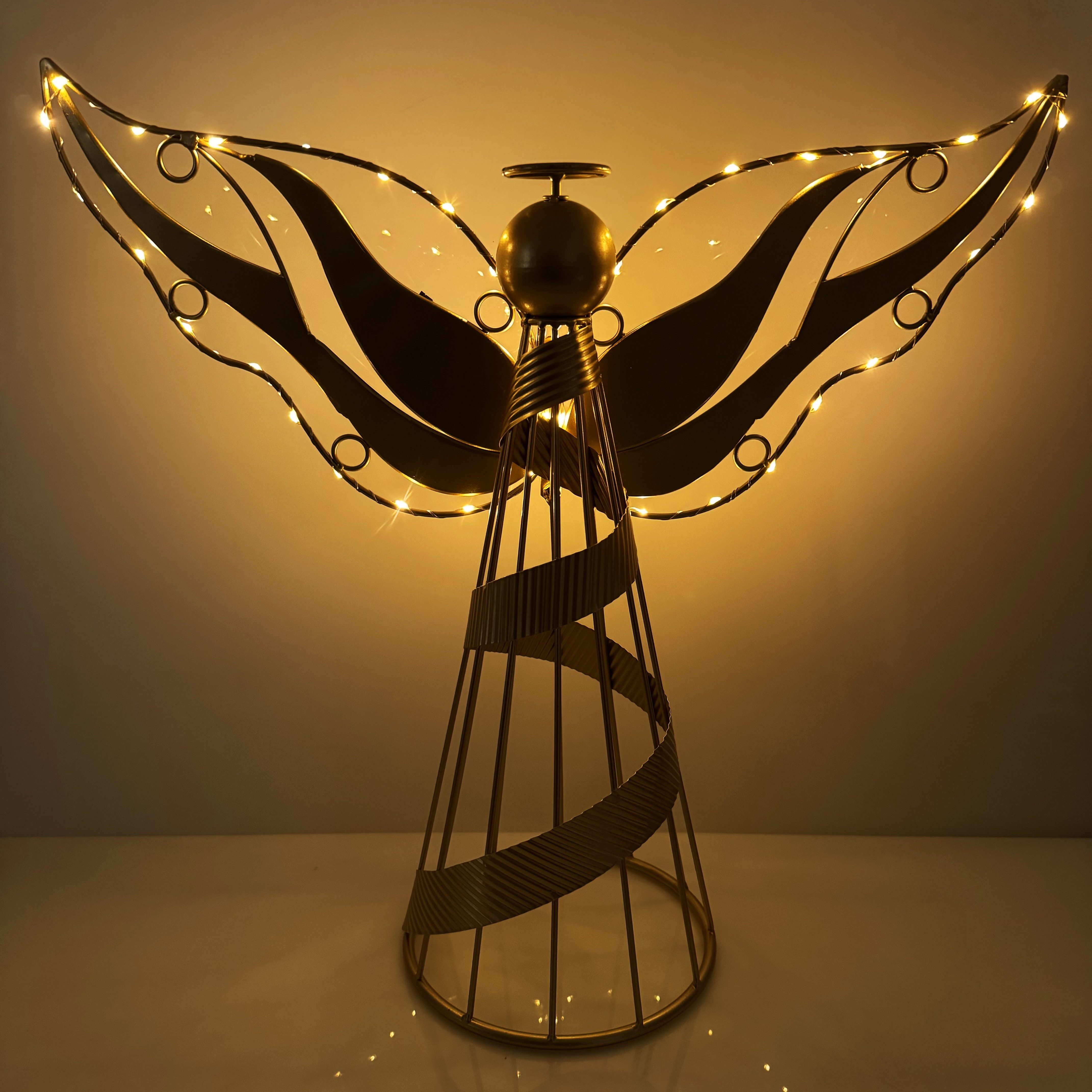 Online-Fuchs Dekofigur großer Engel aus Metall mit LED-Lichterkette & Timer - Weihnachtsdeko (goldfarbig, warmweiße Beleuchtung), für den Außenbereich geeignet - Outdoor