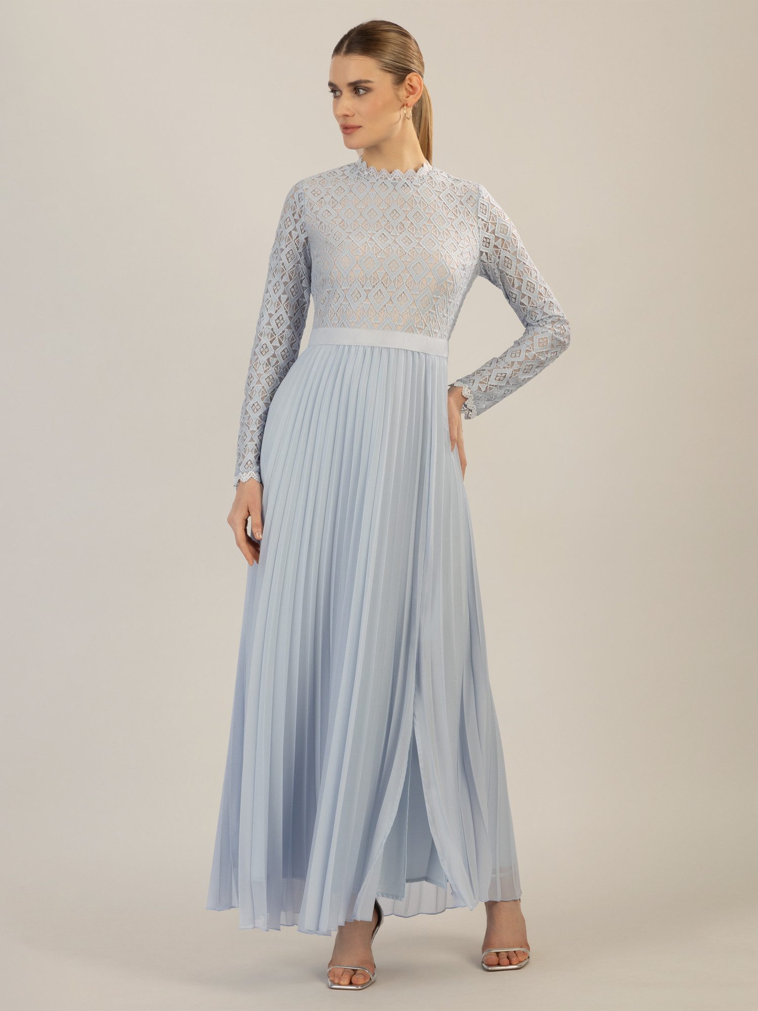 Apart Abendkleid mit breiter Spitze verziert günstig online kaufen
