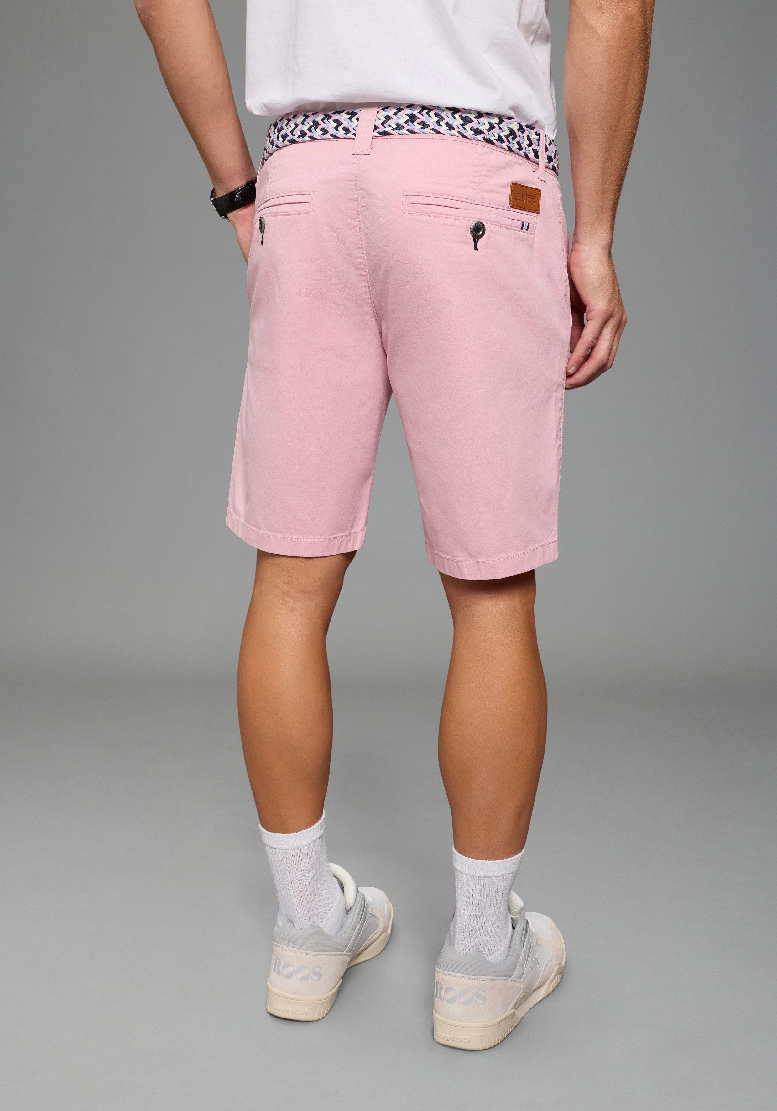 KangaROOS Chinoshorts gerade geschnitten, kniefrei, mit Gesäß- und Eingrifftaschen