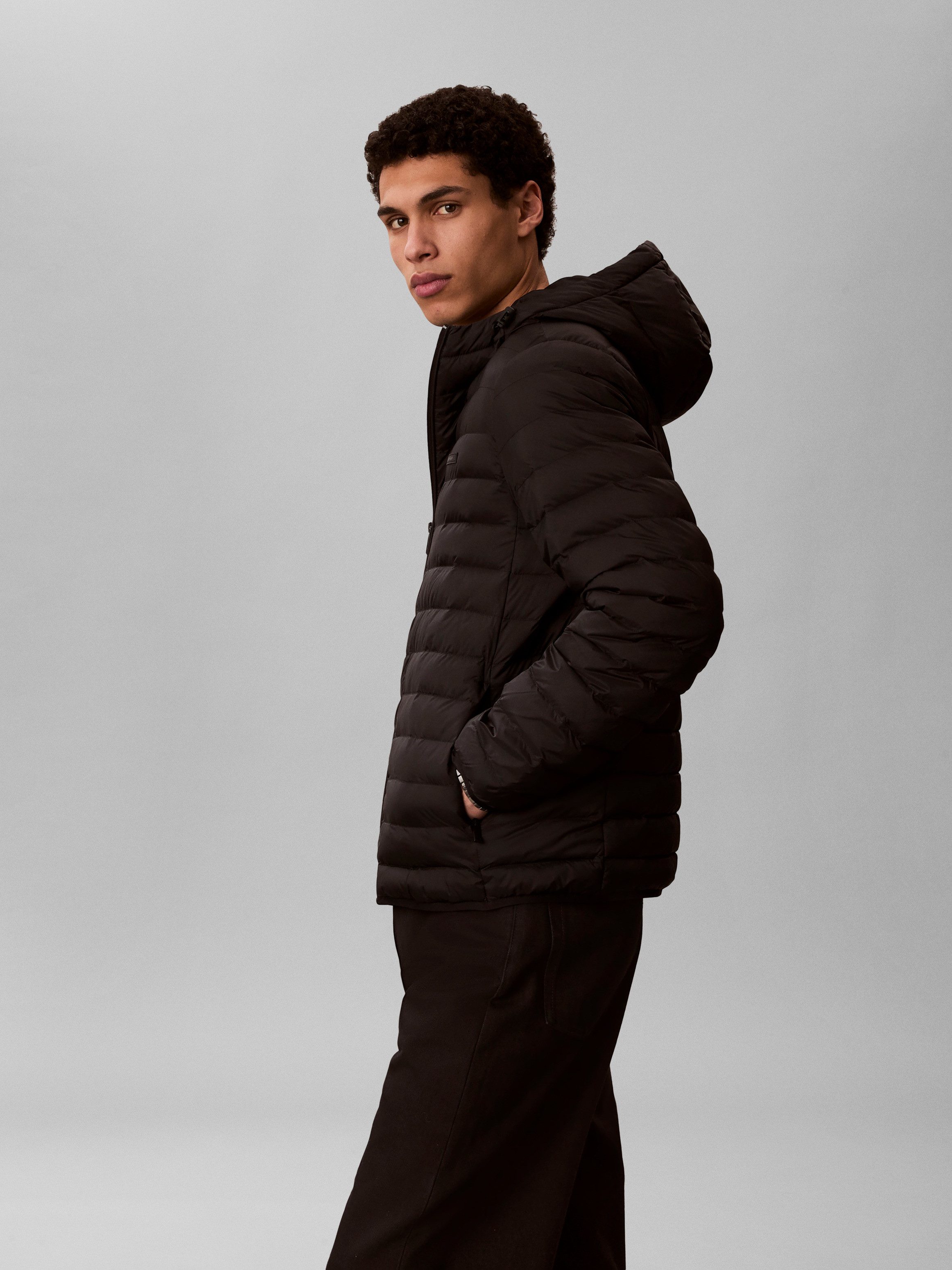 Calvin Klein Funktionsjacke LS HOODED NYLON CHANNELED PUFFER Regular fit, mit Rundhalsausschnitt