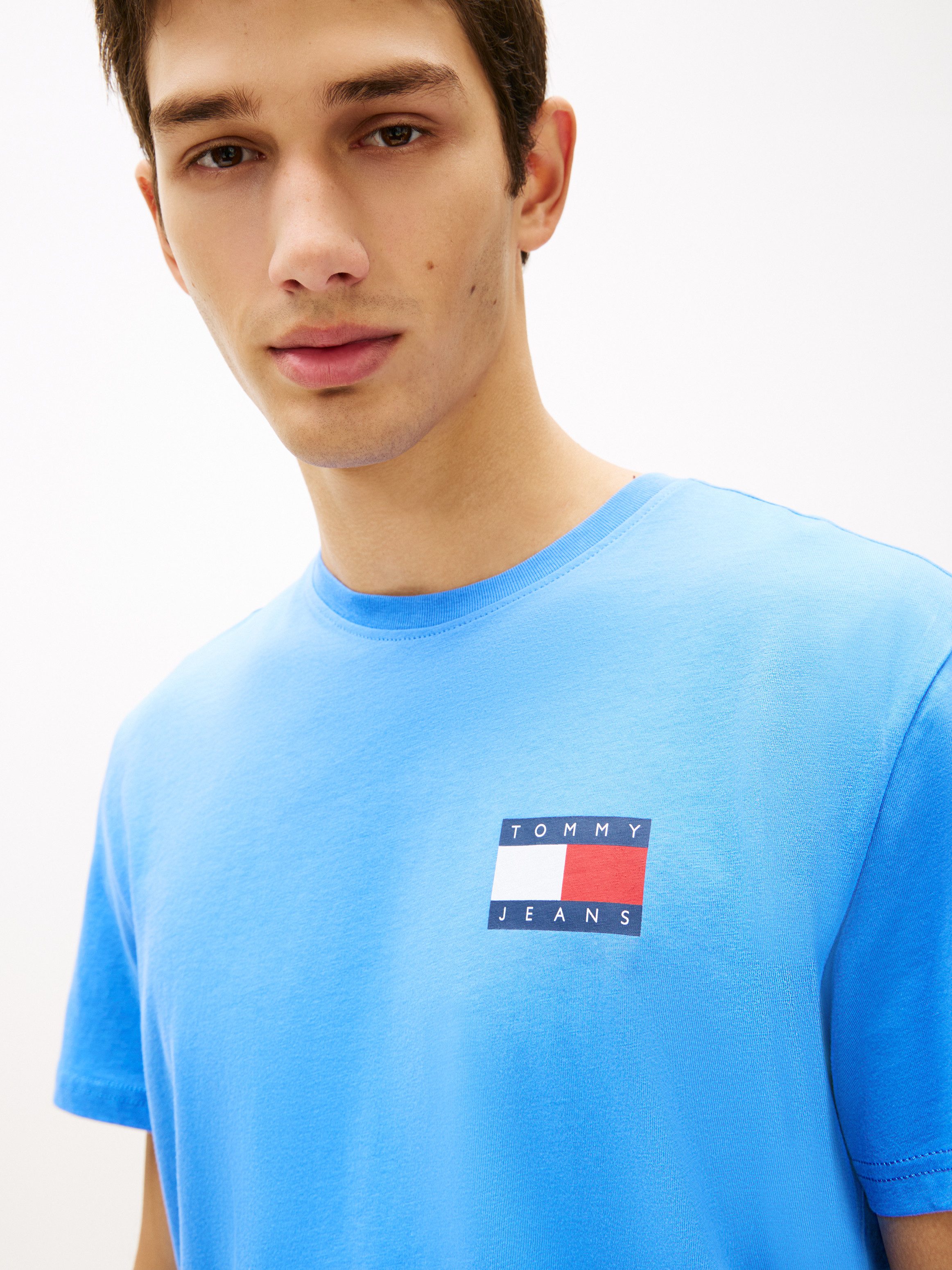 Tommy Jeans T-Shirt TJM SLIM FIT ESSENTIAL FLAG mit Rundhalsausschnitt