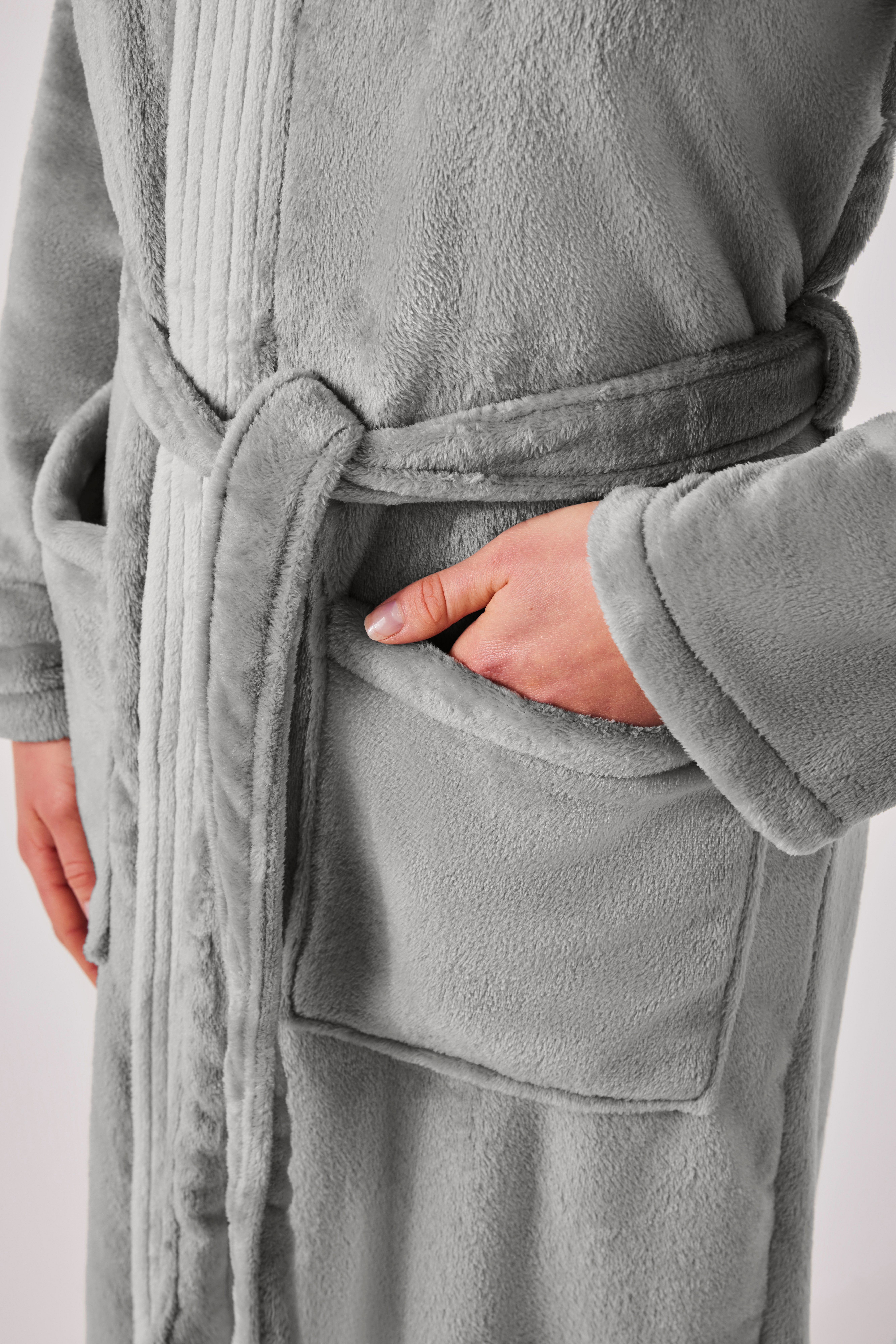 OTTO home Unisex-Bademantel Miia, ideal für Sauna, Spa & im Urlaub, Langform, Microfaser, Kapuze, Gürtel, weich und kuschelig, plüsch, für Damen und Herren, S-X – Bild 4 von 5