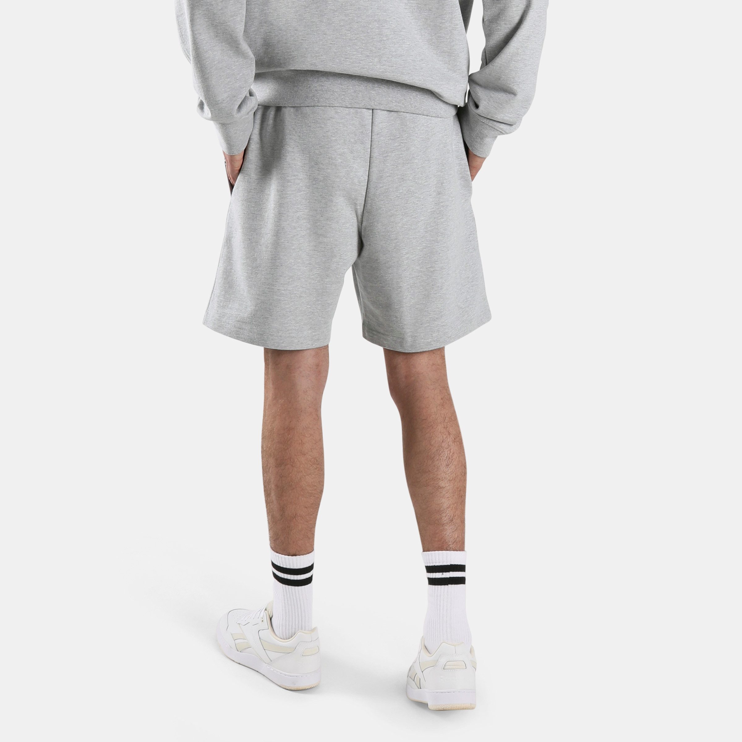Reebok Sweatshorts ID SMALL LOGO SHORTS Sweatshorts für Sommermode und Frühlingsmode, in den Größen S bis XXL