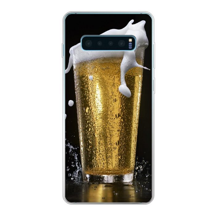 MuchoWow Handyhülle Leckeres Bier auf schwarzem Hintergrund Phone Case Handyhülle Samsung Galaxy S10+ Silikon Schutzhülle