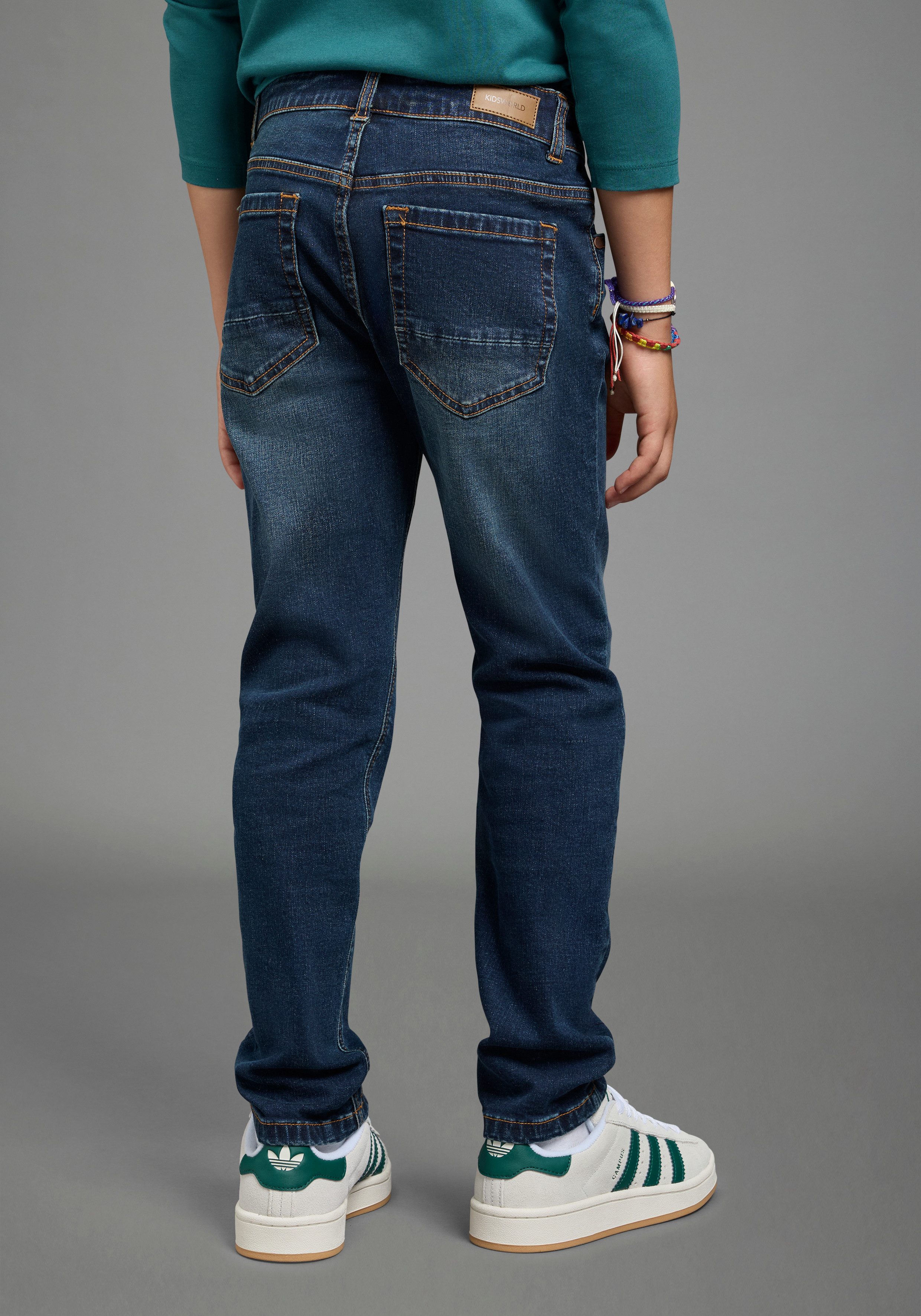 KIDSWORLD Straight-Jeans Gerade Stretchjeans Stretchjeans in authentischer Waschung