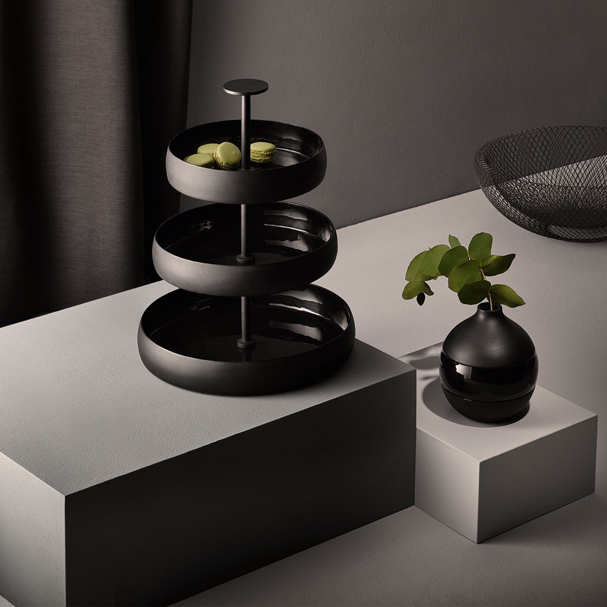PHILIPPI Etagere Negretto; Dreistöckige Etagere aus schwarzem Aluminium, Aluminium