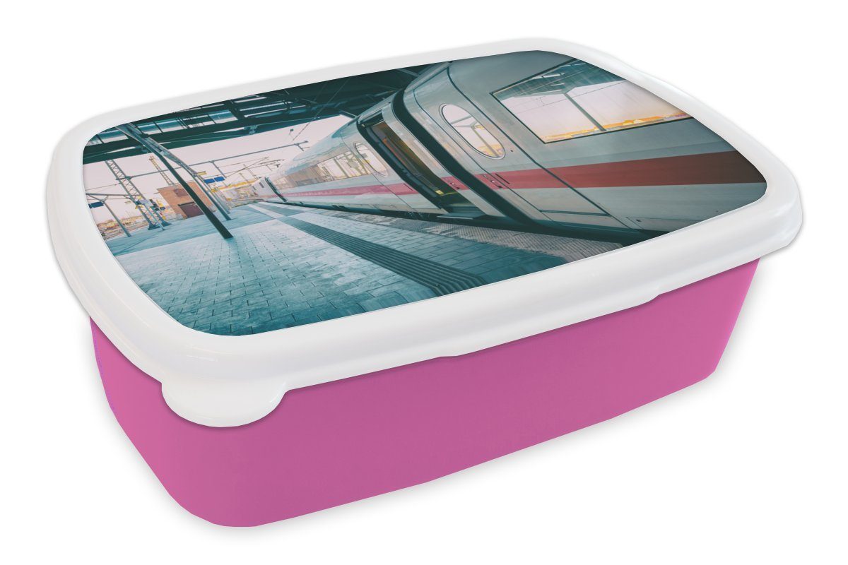 MuchoWow Lunchbox Schöner Zug Brotdose rosa Erwachsene, Mädchen, Kunststoff Kinder, (2-tlg), Brotbox Bahnsteig, Kunststoff, Snackbox, dem für auf