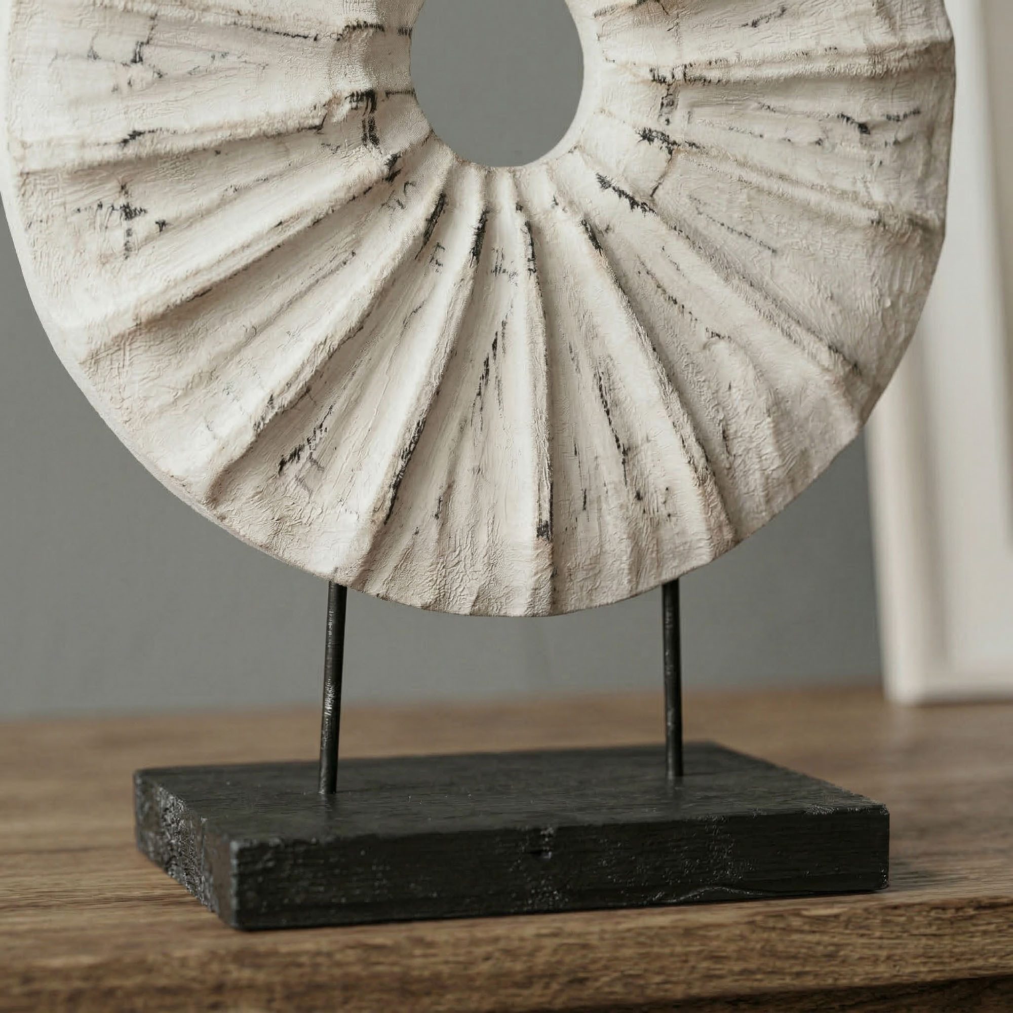 wohnfreuden Skulptur Deko-Skulptur aus Suarholz weiß in Muschelform
