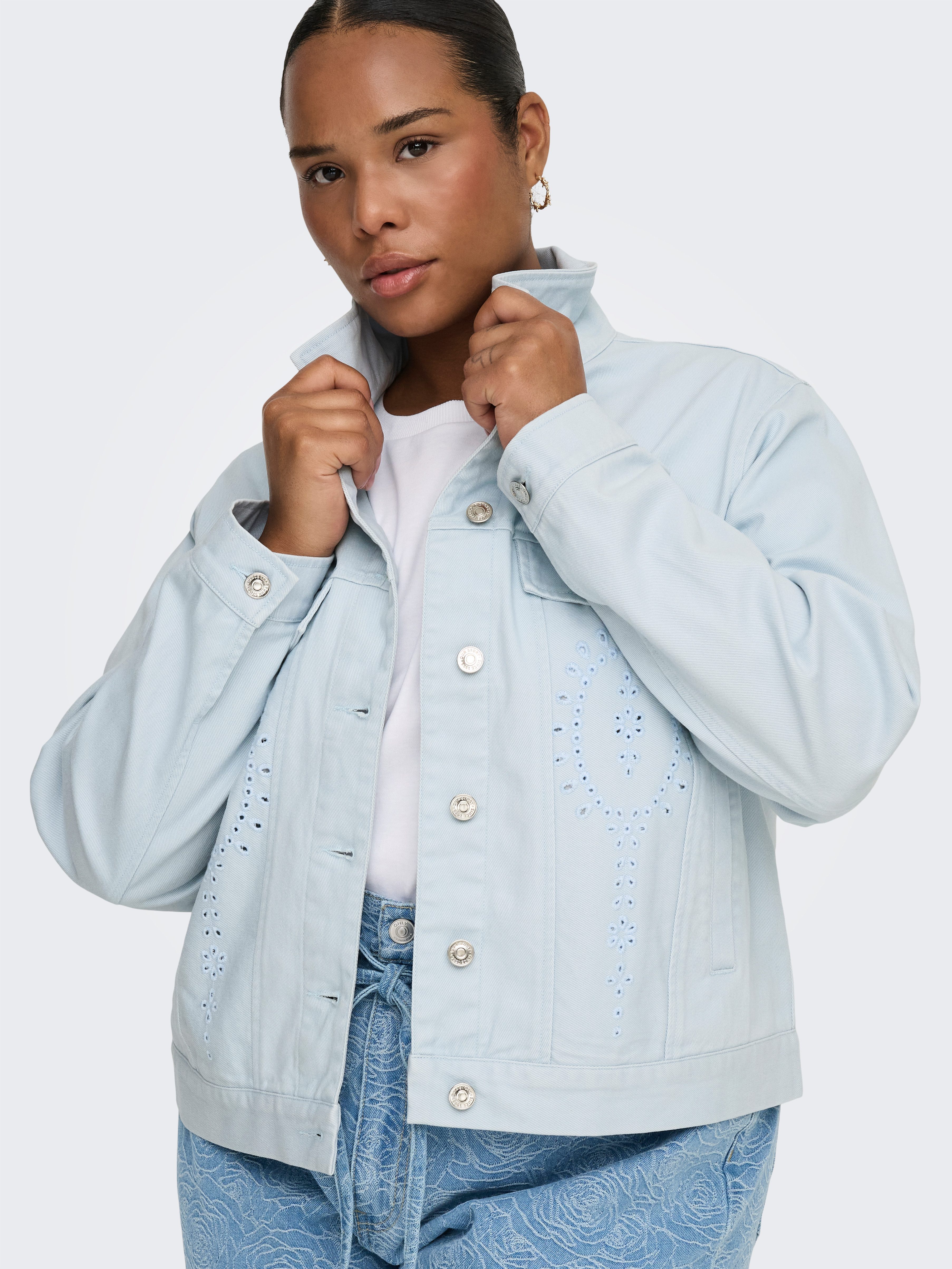ONLY CARMAKOMA Jeansjacke CARELSA CROCHET DENIM JACKET OTW mit Stickerei Detail