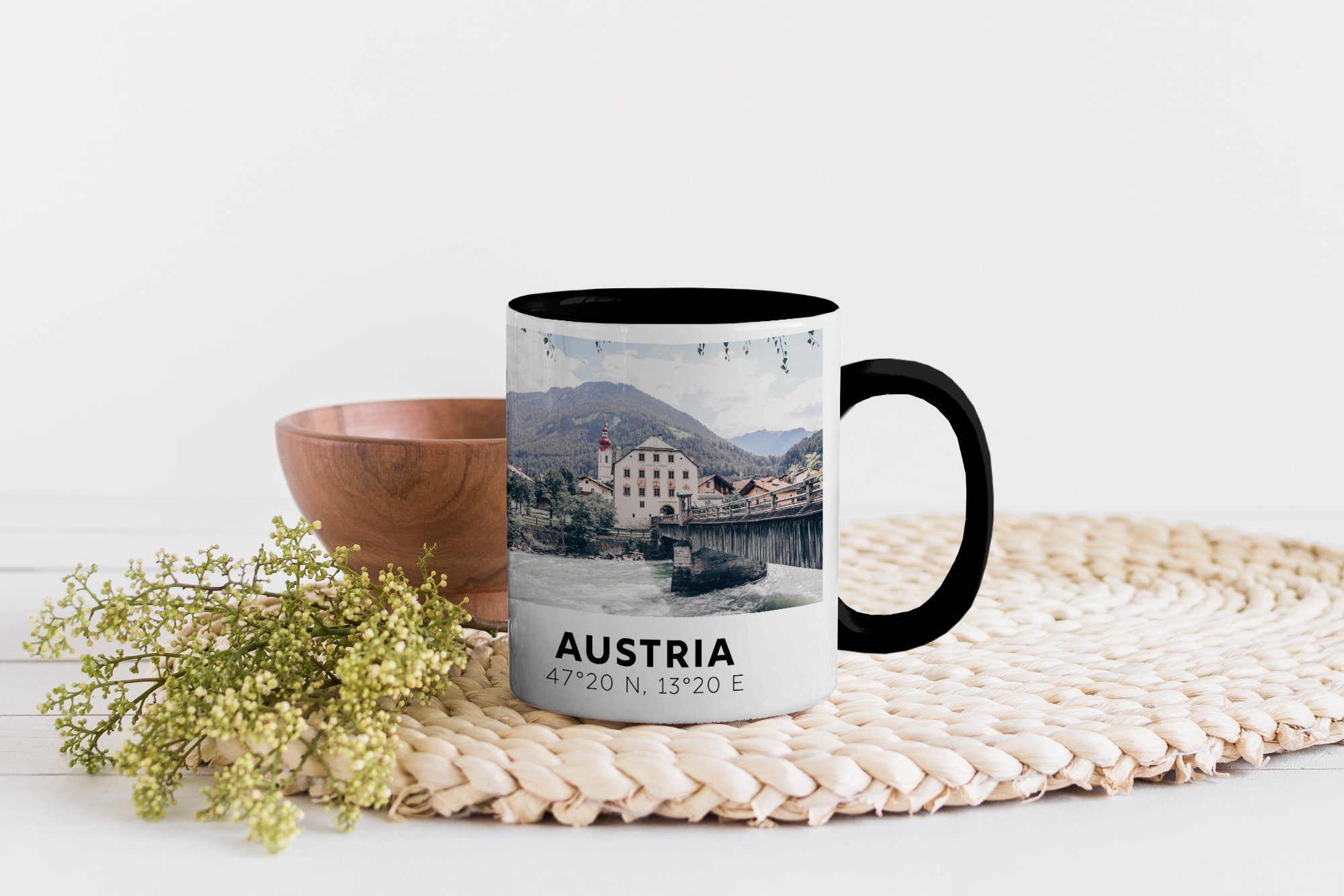 Geschenk Tasse - - Kaffeetassen, Berge MuchoWow Herberge Zaubertasse, - Farbwechsel, Teetasse, Keramik, Österreich Alpen,