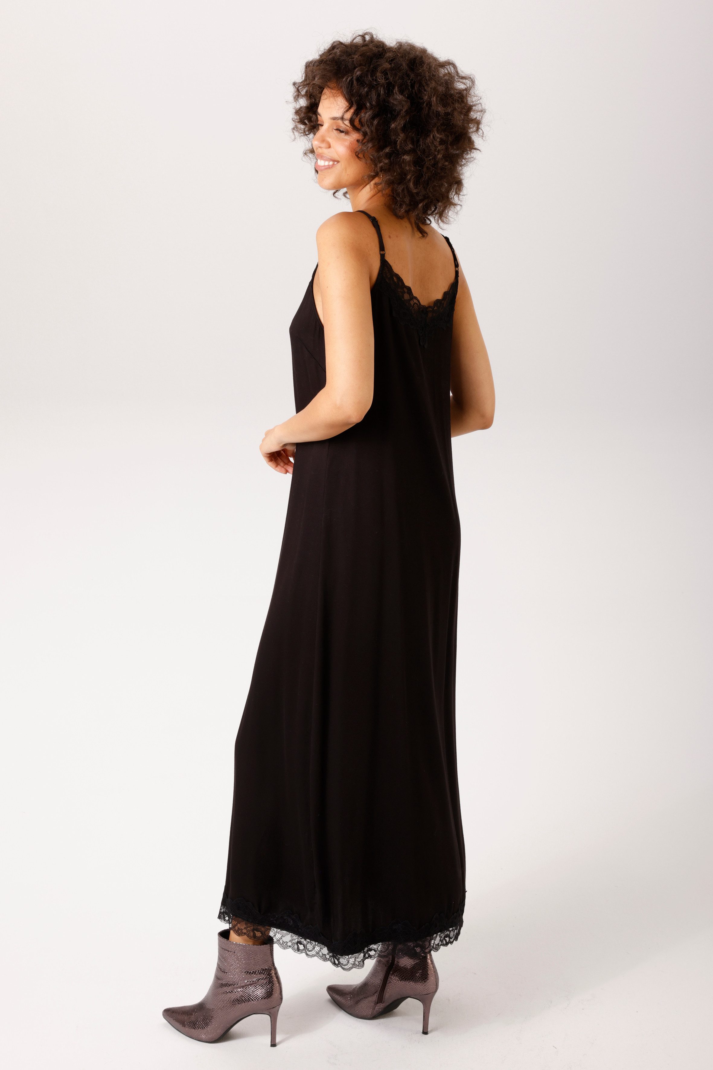 Aniston CASUAL Maxikleid aufwändig mit Spitze verziert - NEUE KOLLEKTION – Bild 2 von 5