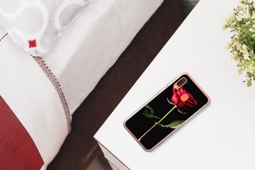 MuchoWow Handyhülle Eine rote Rose auf schwarzem Hintergrund, Handyhülle Samsung Galaxy A20e, Smartphone-Bumper, Print, Handy