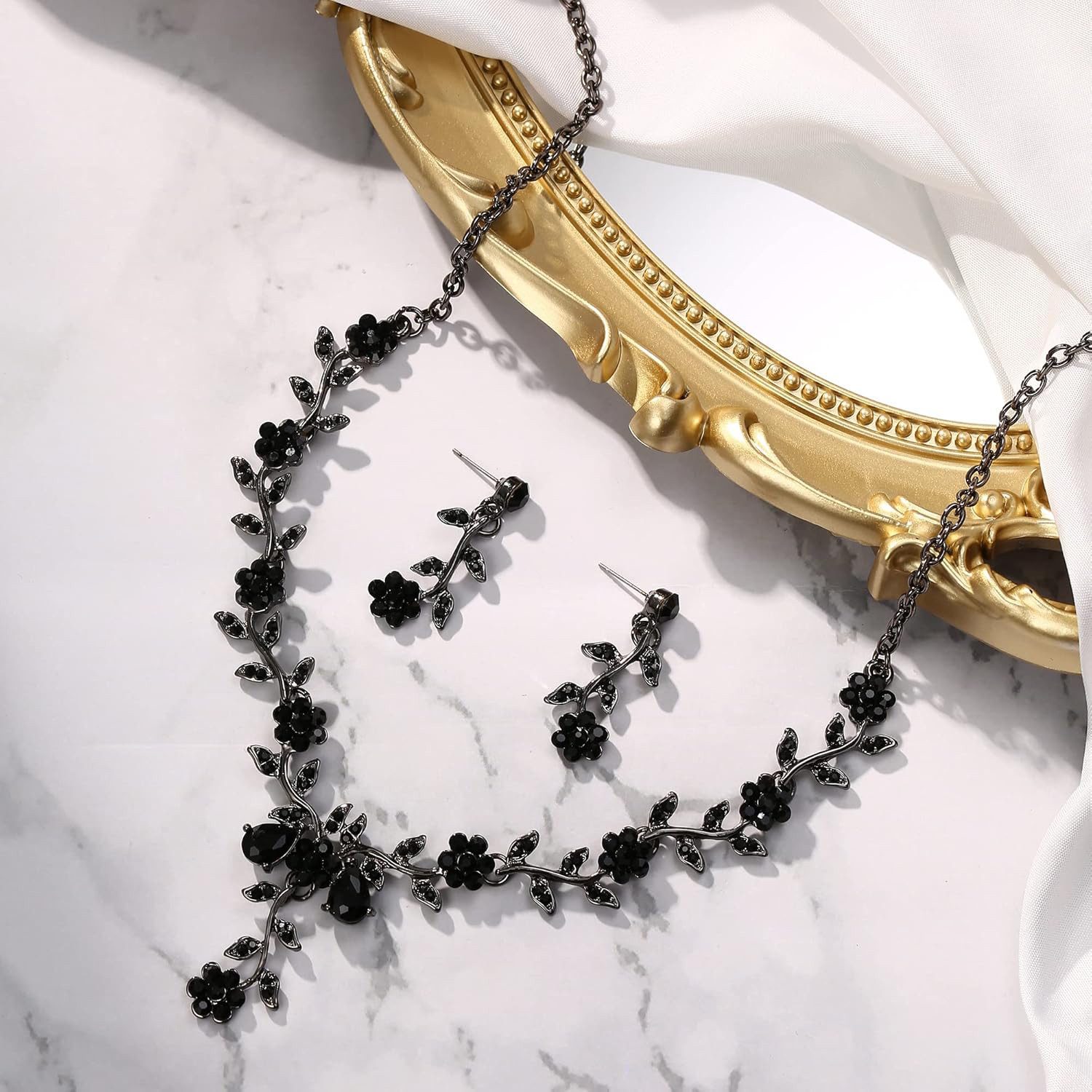 MOPUEA Ohrring und Ketten Set Schmuckset Ohrringe und Strass-Halskette Hochzeitsschmuck-Set (Set, 3-tlg., Ideal für Hochzeiten Partys und als stilvolles Geschenk), Verstellbare Halskette mit leichten Ohrringen für Komfort