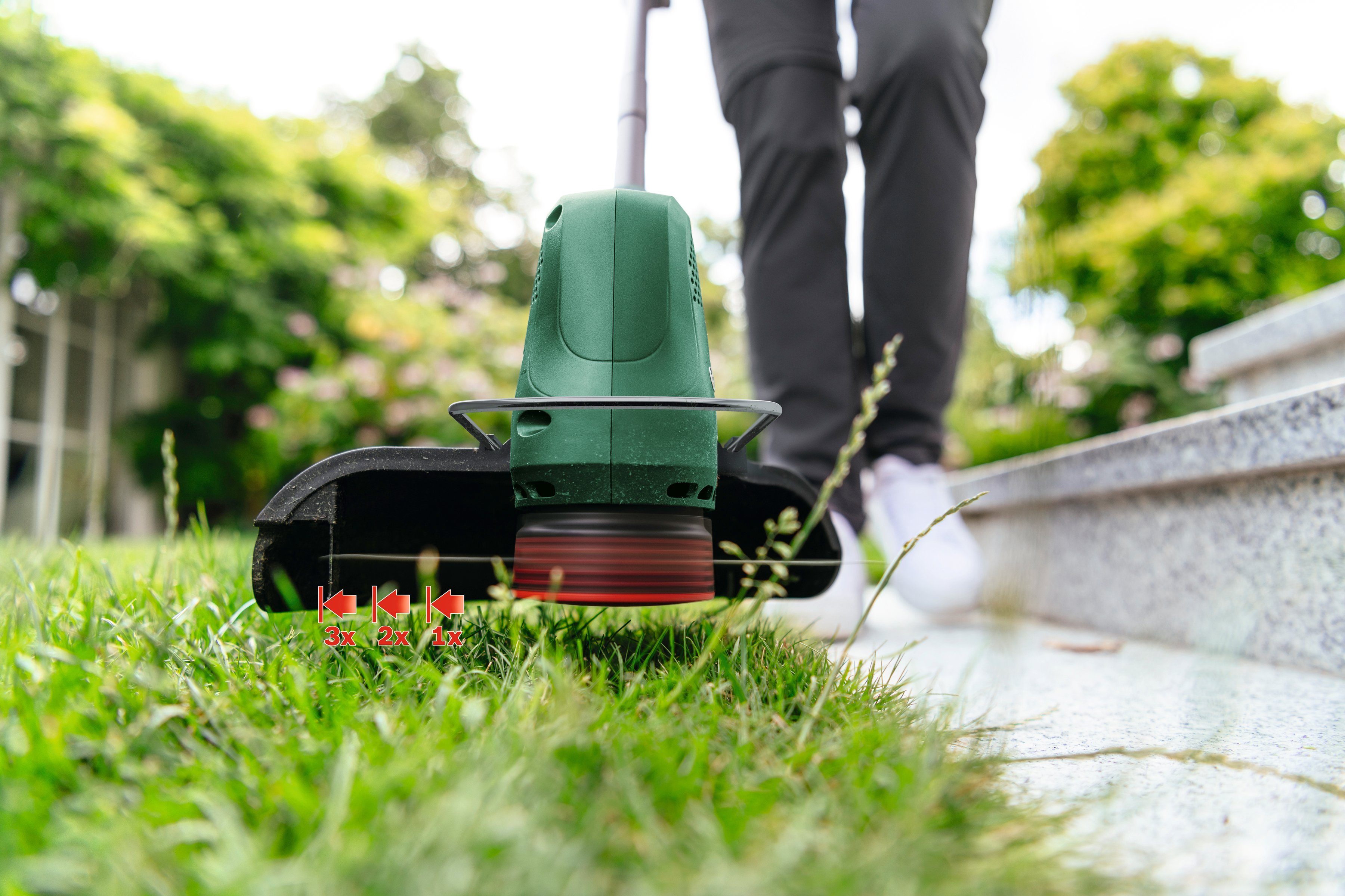 Bosch Home & Garden Akku-Rasentrimmer EasyGrassCut 18V 230, mit Akku 18V/2,0 Ah und Ladegerät