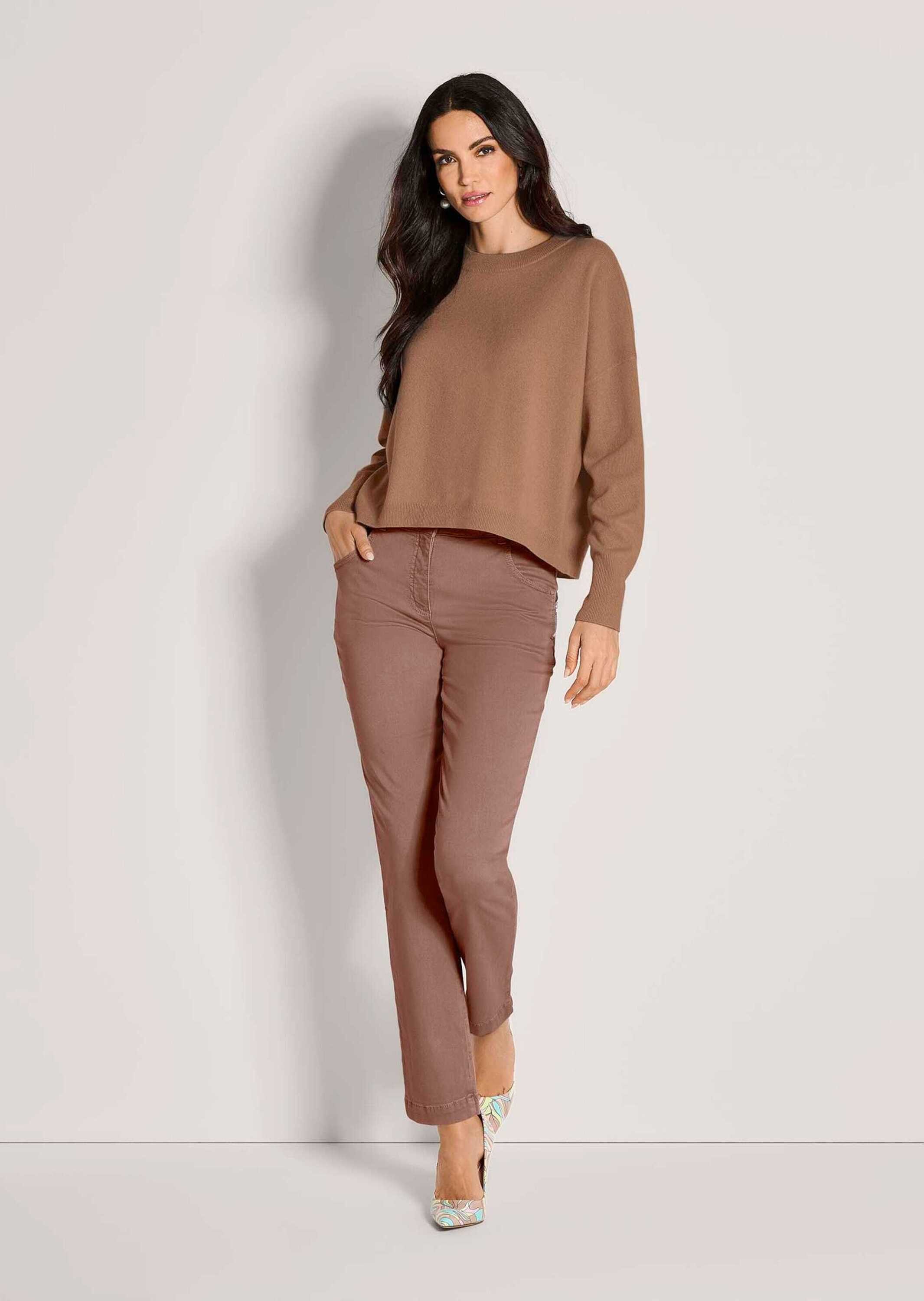 MADELEINE Strickpullover Kaschmir Pullover mit Rundhalsausschnitt Oversized-Design mit edlen Biesen-Akzenten, bequem, lange Ärmel