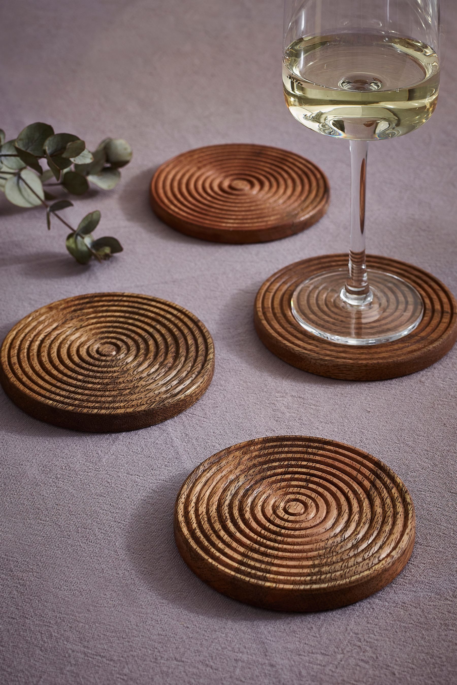 Becheruntersetzer Holzuntersetzer mit geätztem Design, 4er-Set