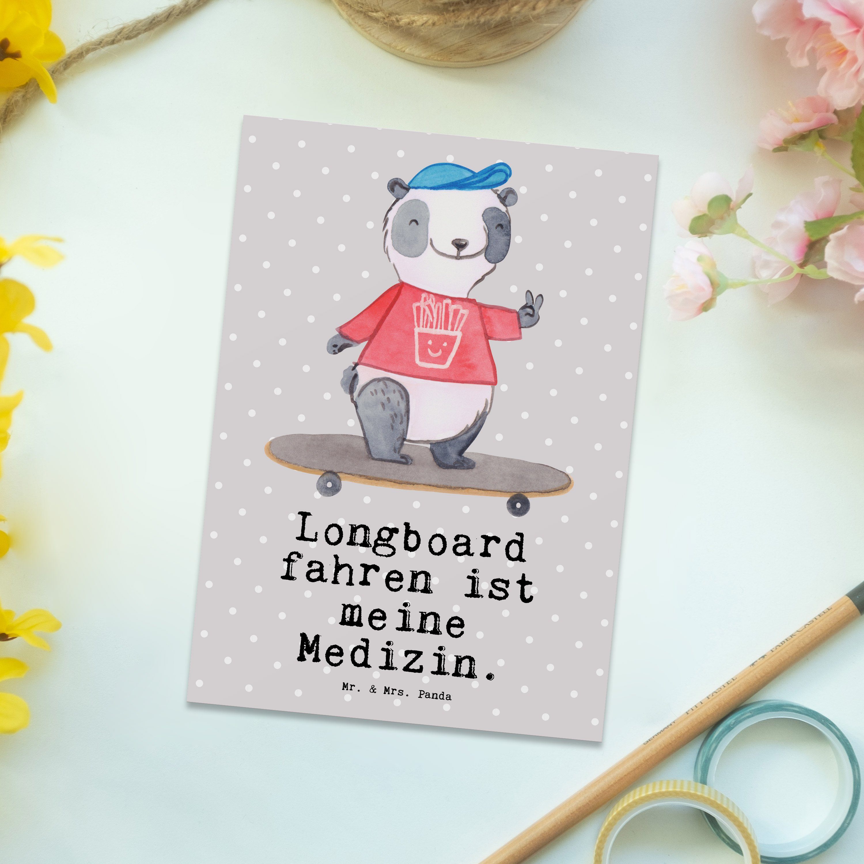 Mr. & Mrs. Skat Panda fahren Medizin Longboard - Pastell Grau - Geschenk, Roller Panda Postkarte