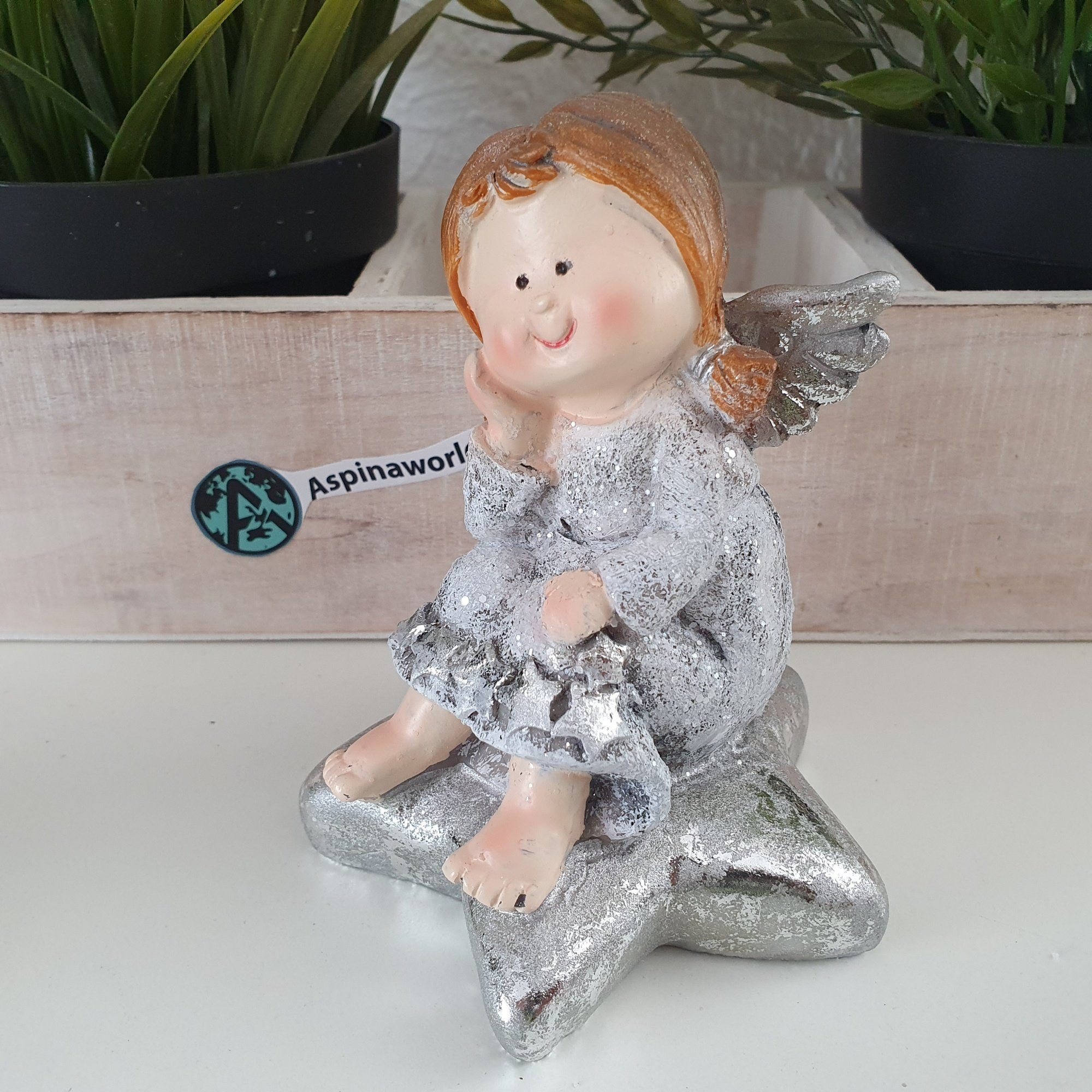 Aspinaworld Weihnachtsfigur Engel sitzt auf einem Stern Silber 12 cm
