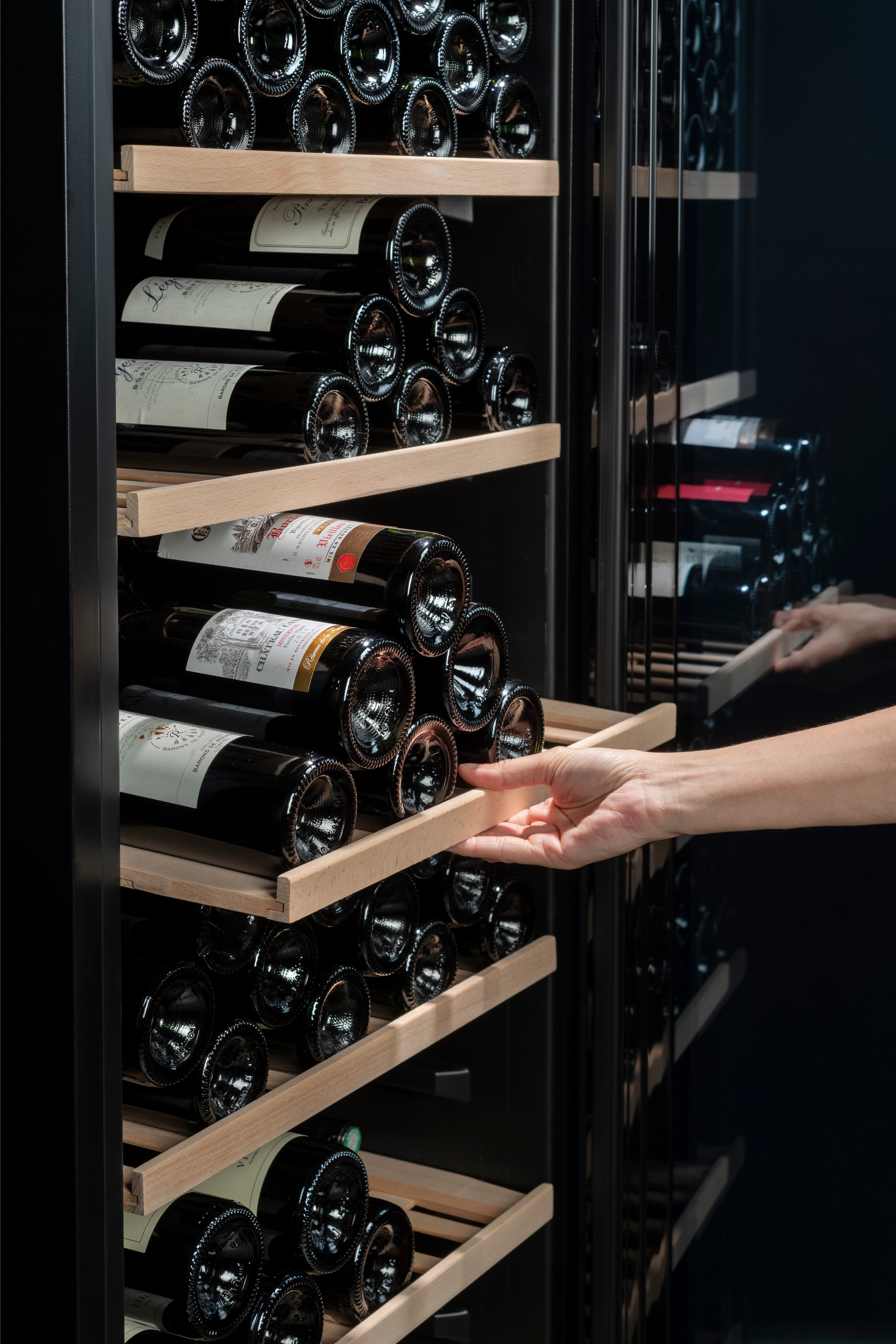 La Sommelière Weinkühlschrank CLASSIC240, für 237 Standardflaschen á 0,75l,WiFi-Verbindung, UV-geschützten Glastür