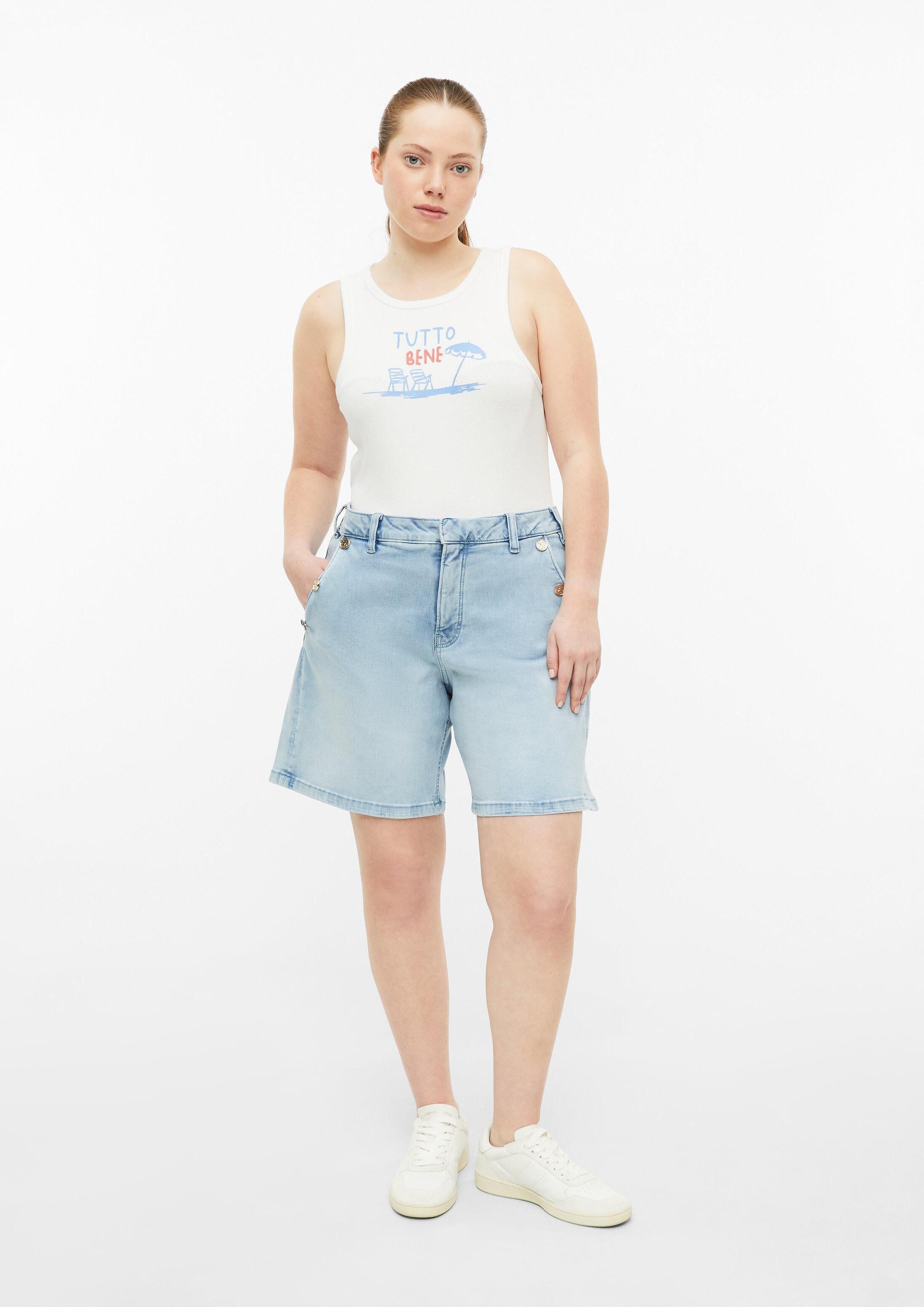QS Jeansshorts Jeans-Hose Denimshorts mit Knopfdetail