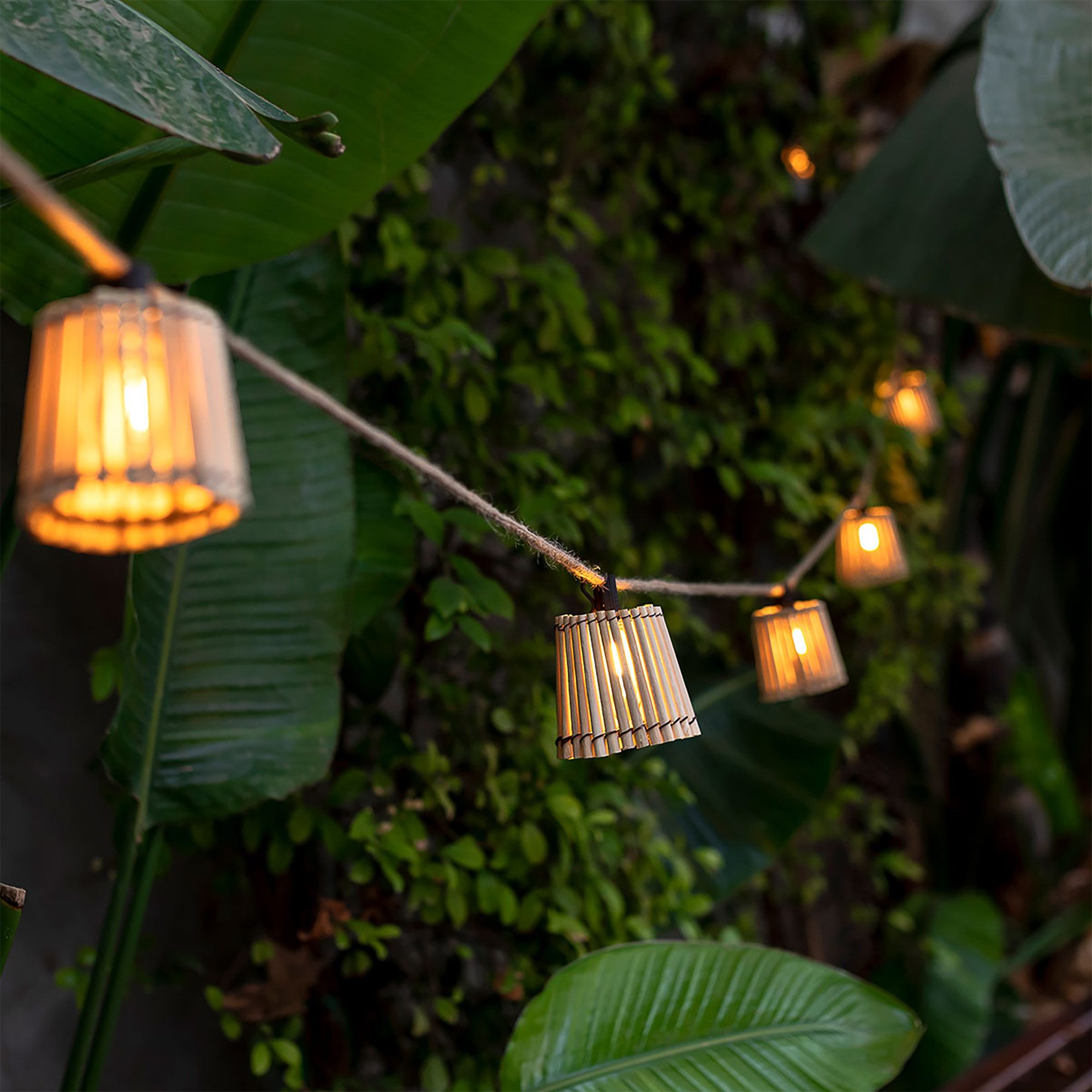 New Garden Gartenleuchte LED-Lichterkette oder Solar-Laterne aus Bambus, Okinawa, Warnweiß