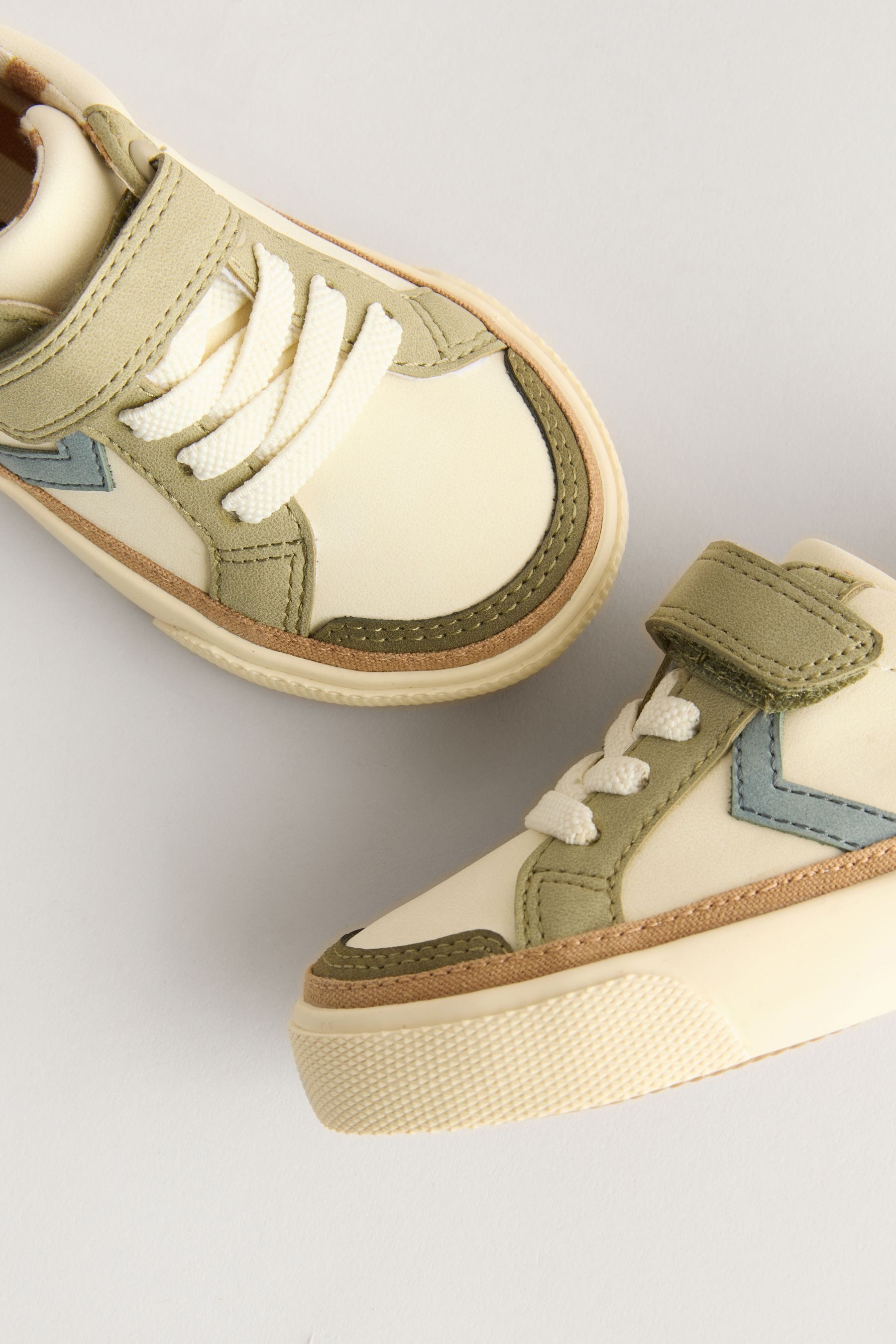 Next Chevron Klettverschluss-Sneaker, Standardgröße Sneaker (1-tlg) günstig online kaufen