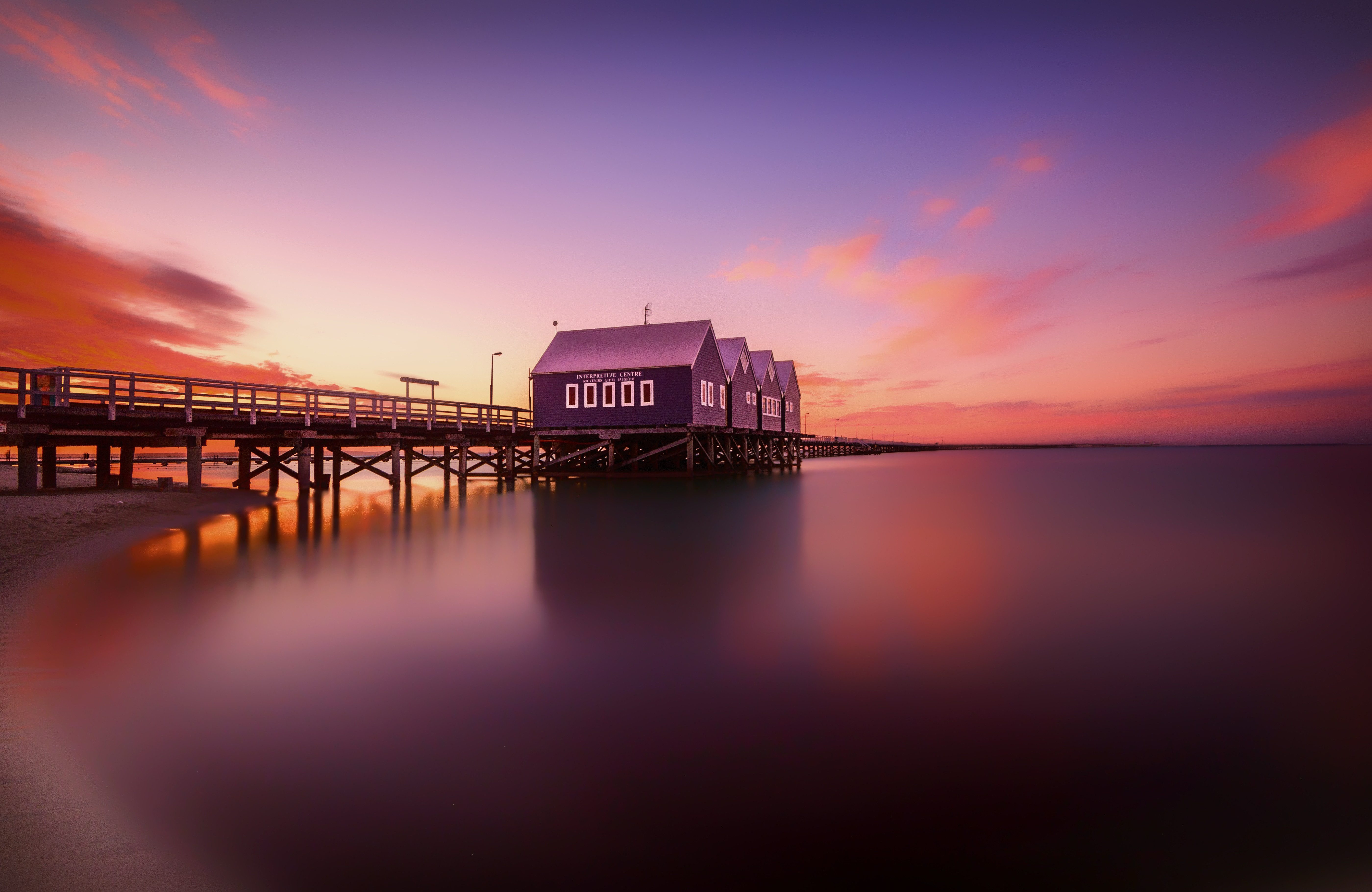 Fototapete VLIES-Tapete Premium Strand Holz Steg Haus Himmel Wolken