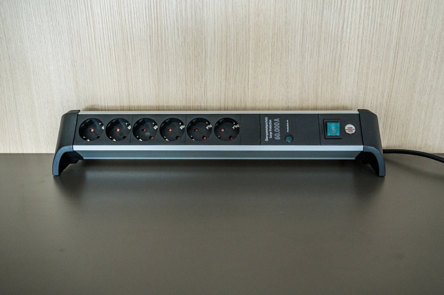 Alu-Office-Line 3 Brennenstuhl und mit Steckdosenleiste Schalter m), Überspannungsschutz 6-fach (Kabellänge