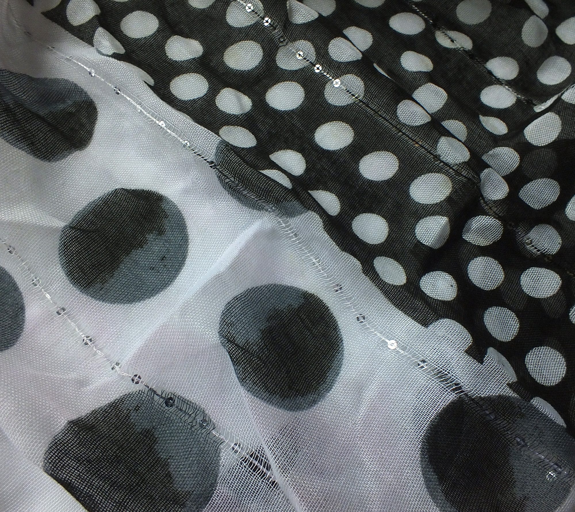 chic4home Schal Dreamy Flair, (1-St. 1-teilig), sommerlicher Damen Schal mit Dots-Print und funkelnden Pailletten