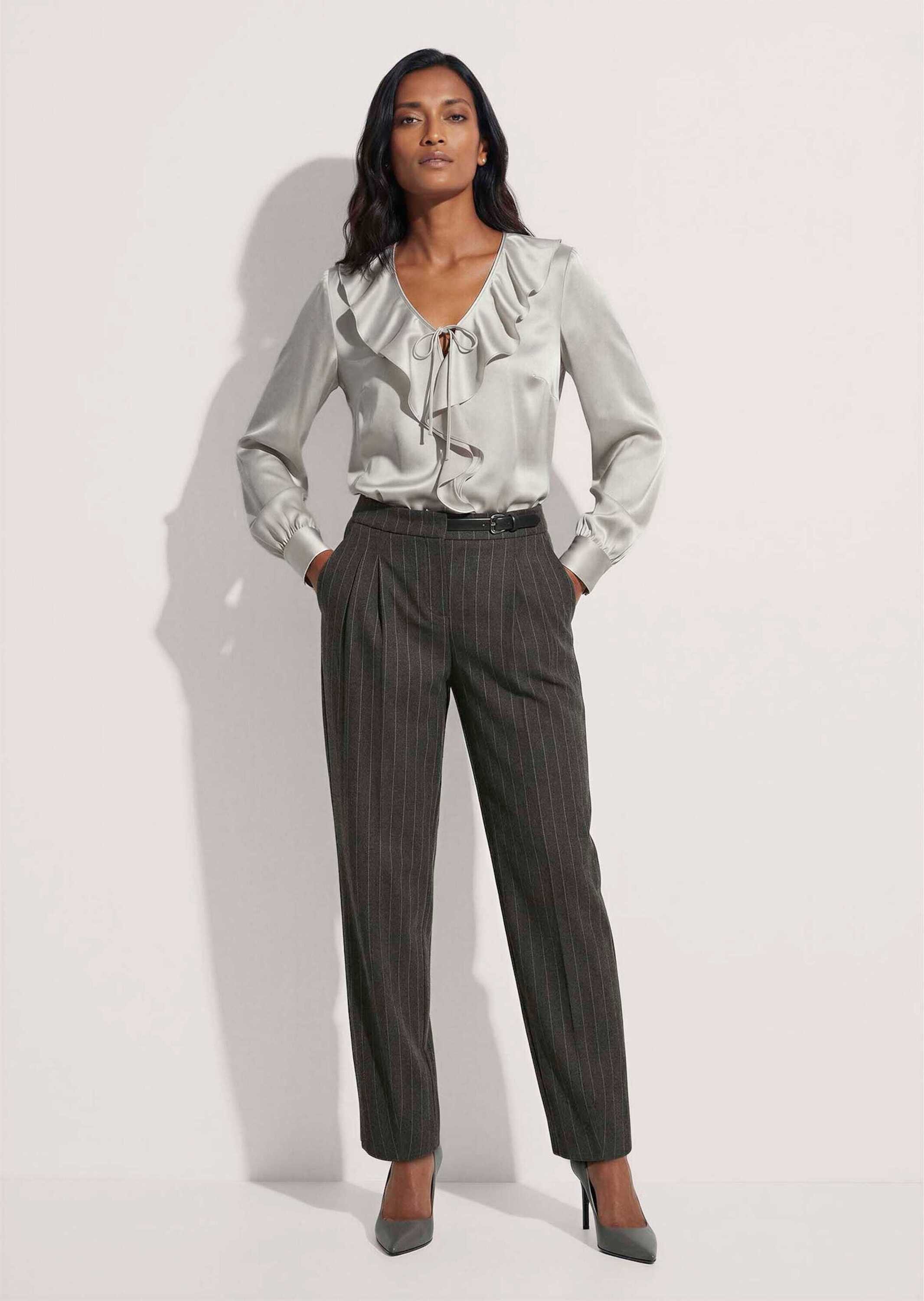 MADELEINE Bundfaltenhose Barrel-Leg-Hose mit Nadelstreifen Ziergürtel, Bundfalten, Hakenverschluss & schräge Eingrifftaschen