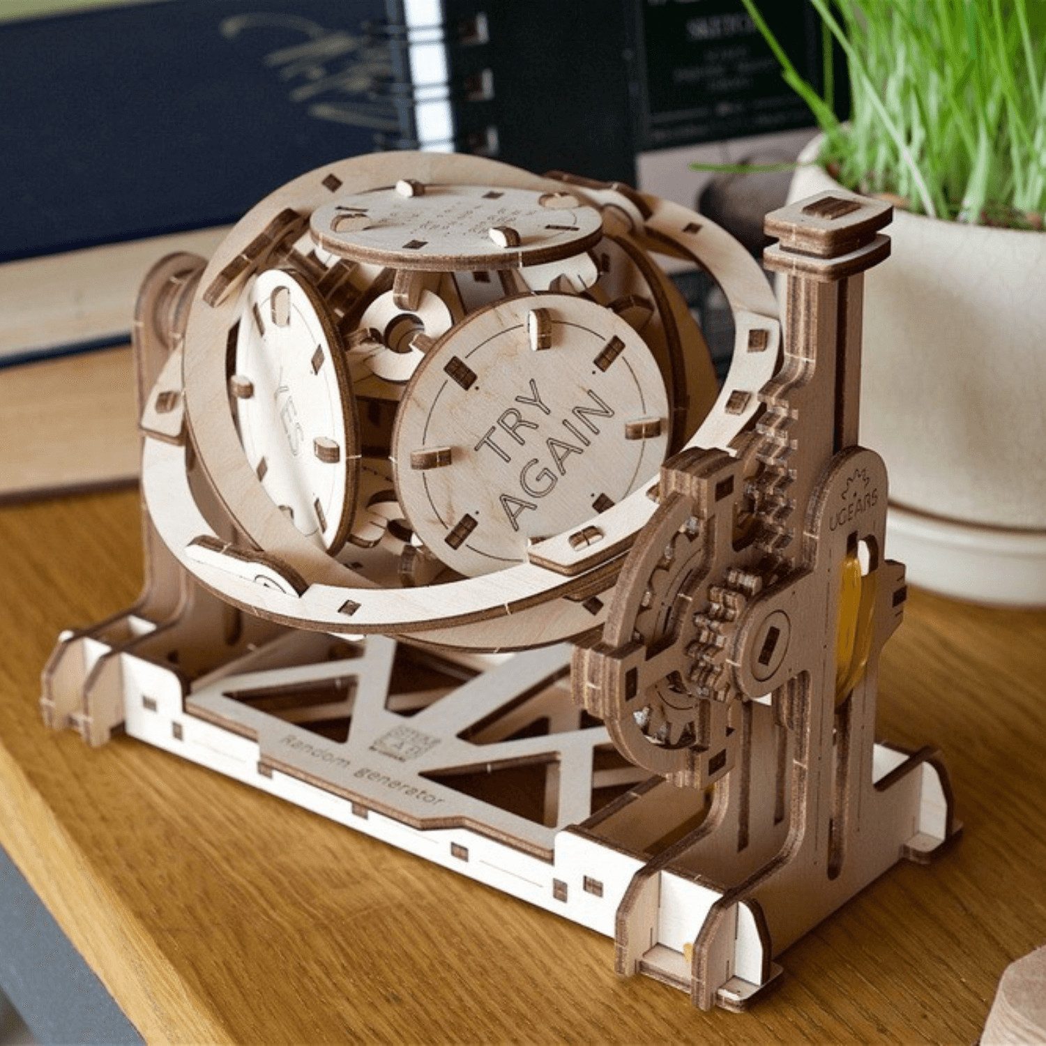 UGEARS Modellbausatz Ugears Zufallsgenerator Mechanisches Holzpuzzle