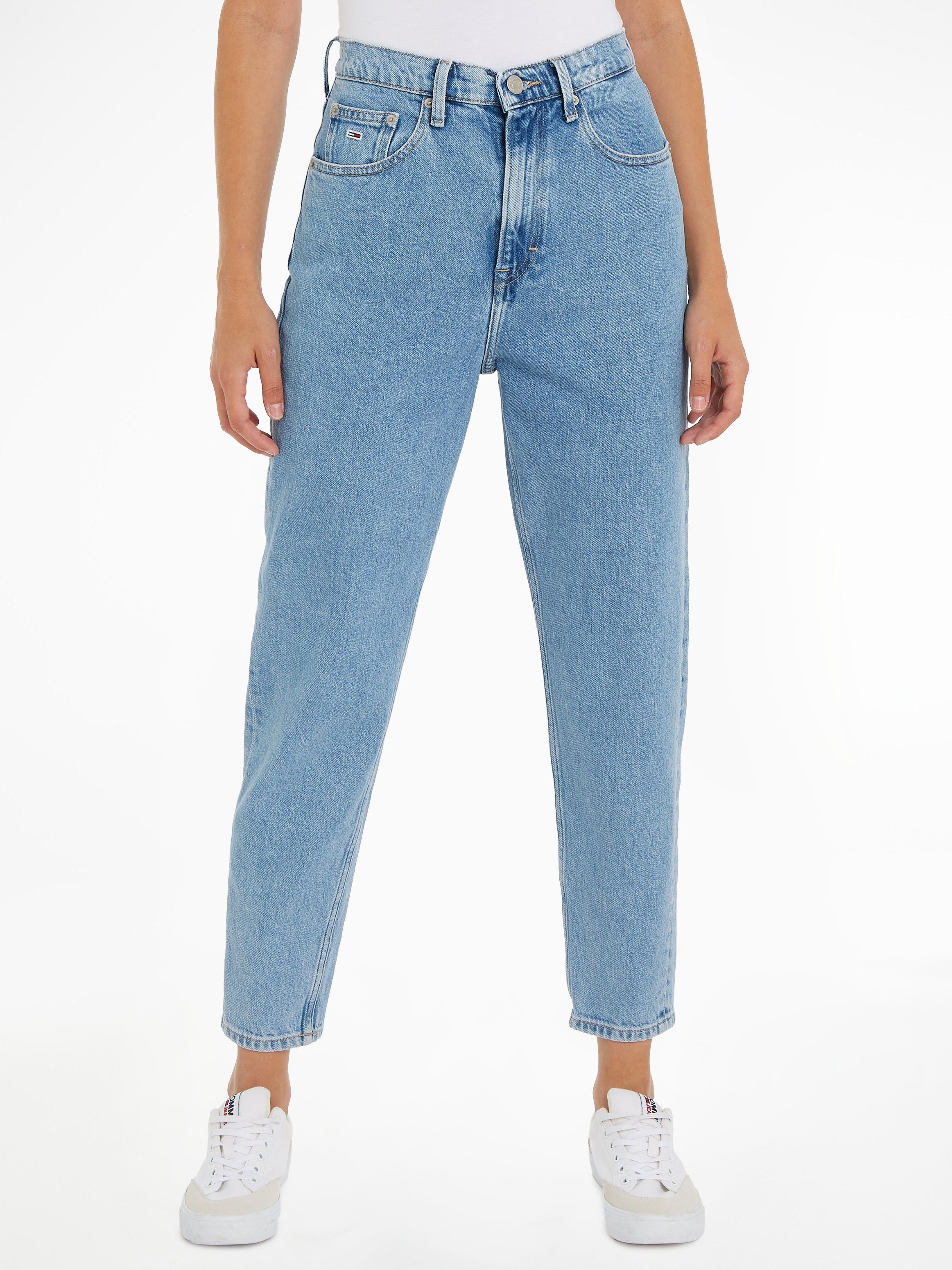 Tommy Jeans Mom-Jeans MOM JEAN UH TPR DG mit Logopatch
