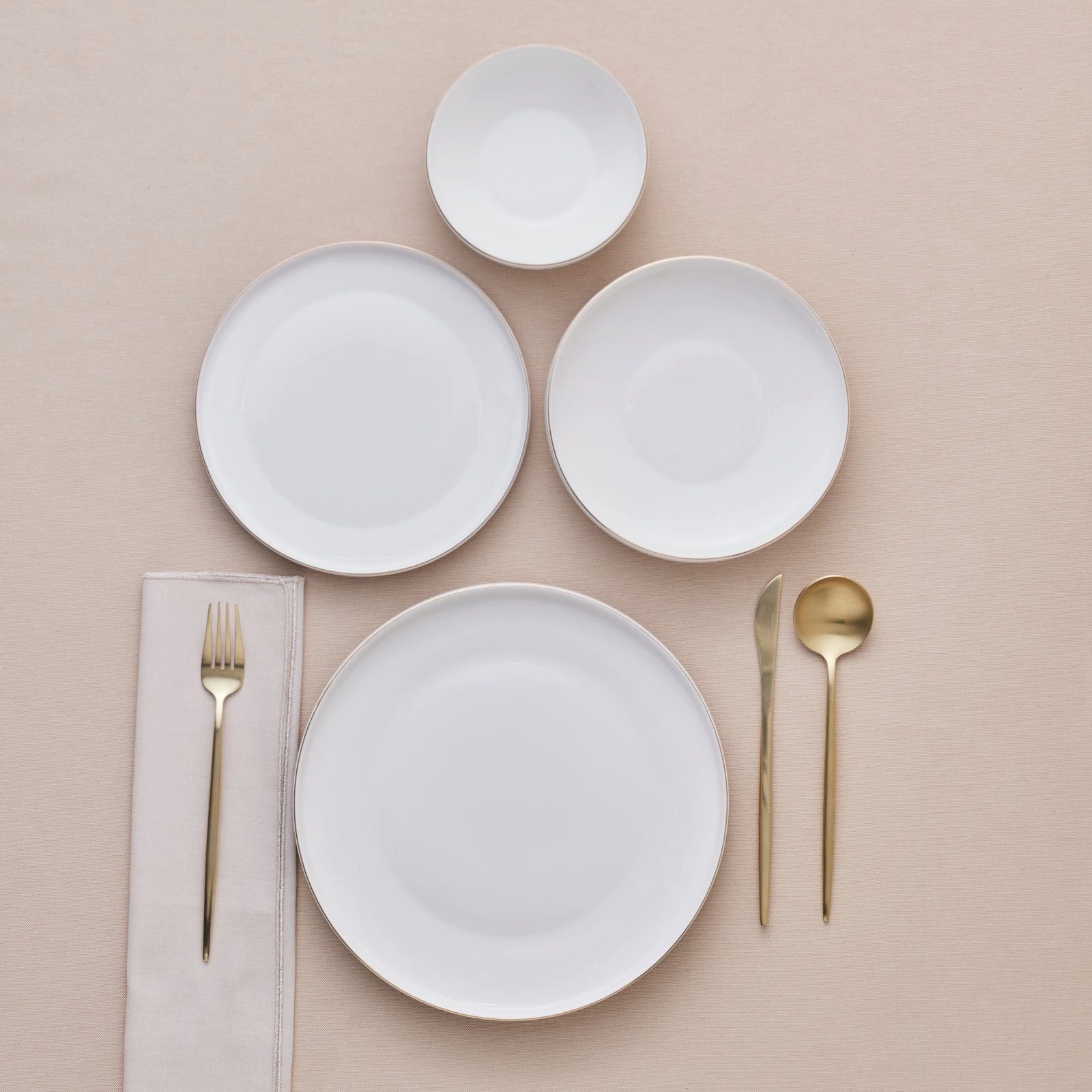 Karaca Geschirr-Set Karaca Streamline New Saturn Gold 24-tlg Set 6 Personen, Bone China, Edles Design mit Goldrand, Handwäsche empfohlen