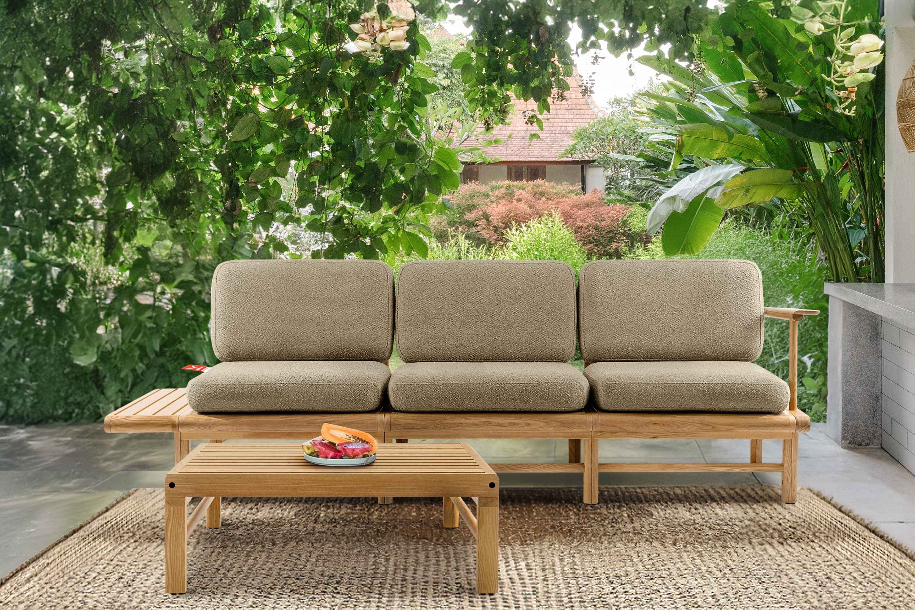 KONSIMO® Gartentisch ATREDA Kaffeetisch, hergestellt in der EU (1 Tisch), handgefertigt, Eschenholz, FSC-zertifiziert
