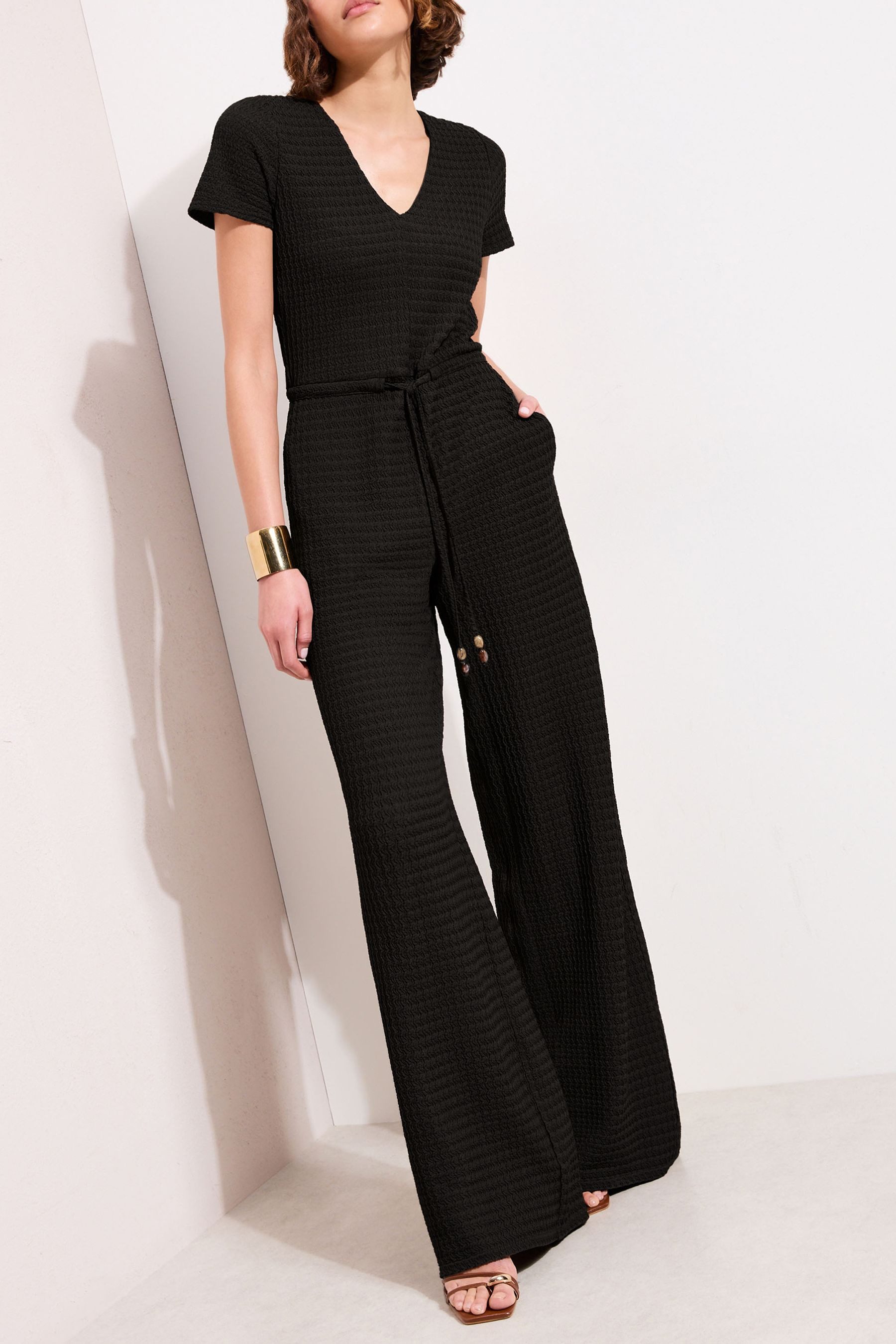 Friends Like These Jumpsuit Friends Like These Kurzarm-Jumpsuit, Regular (1-tlg) – Bild 4 von 4