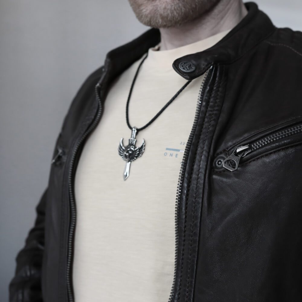 DALMARO Kette mit Anhänger Lederkette Edelstahlkette 316L LÖWEN SCHWERT, Herren Halskette Biker / Wikinger Kette - Schmuckbox