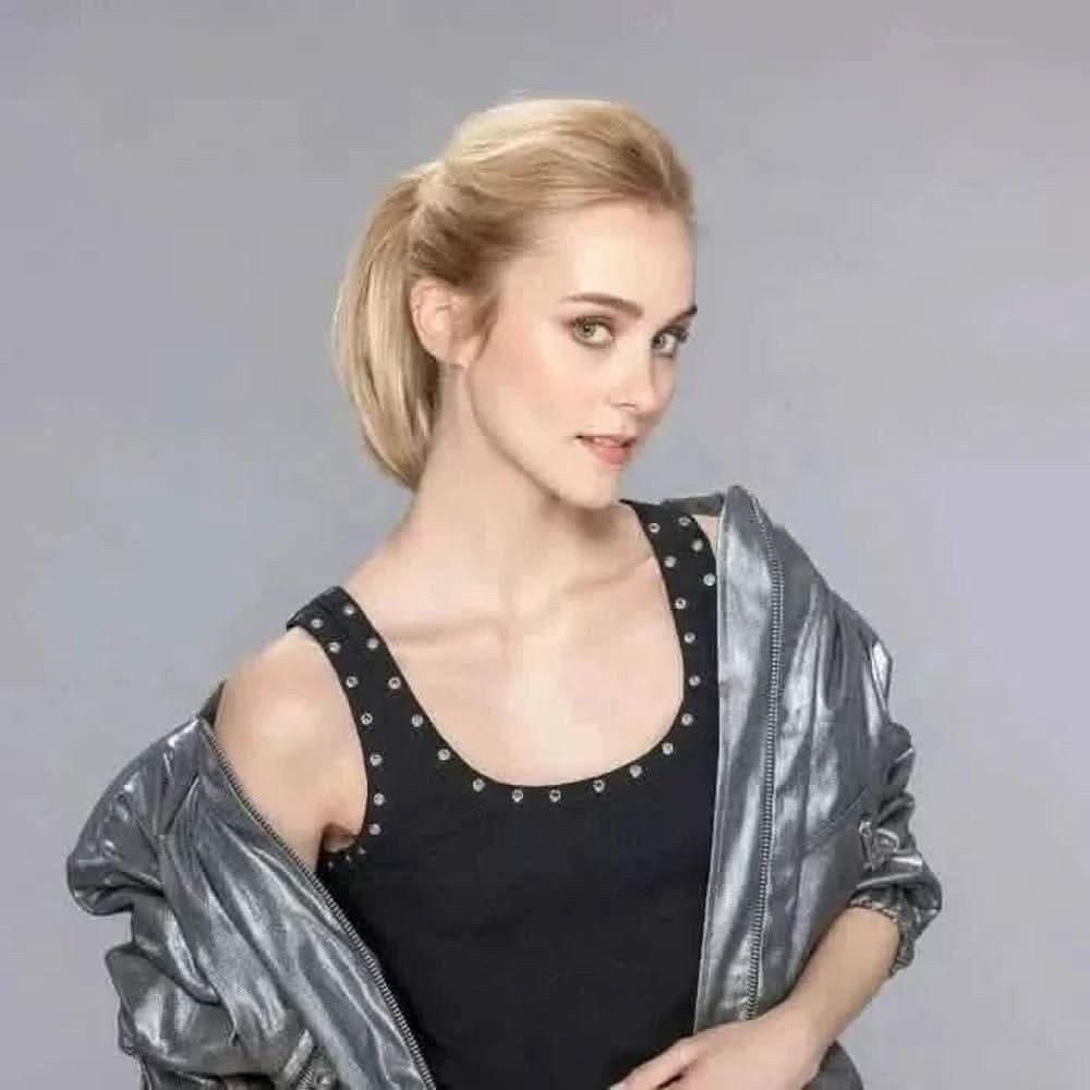 Ellen Wille Kunsthaar-Extension Ellen Wille Tonic, Glatter 30 cm Ponytail mit praktischem Kamm und Klett-Wickelsträhne.