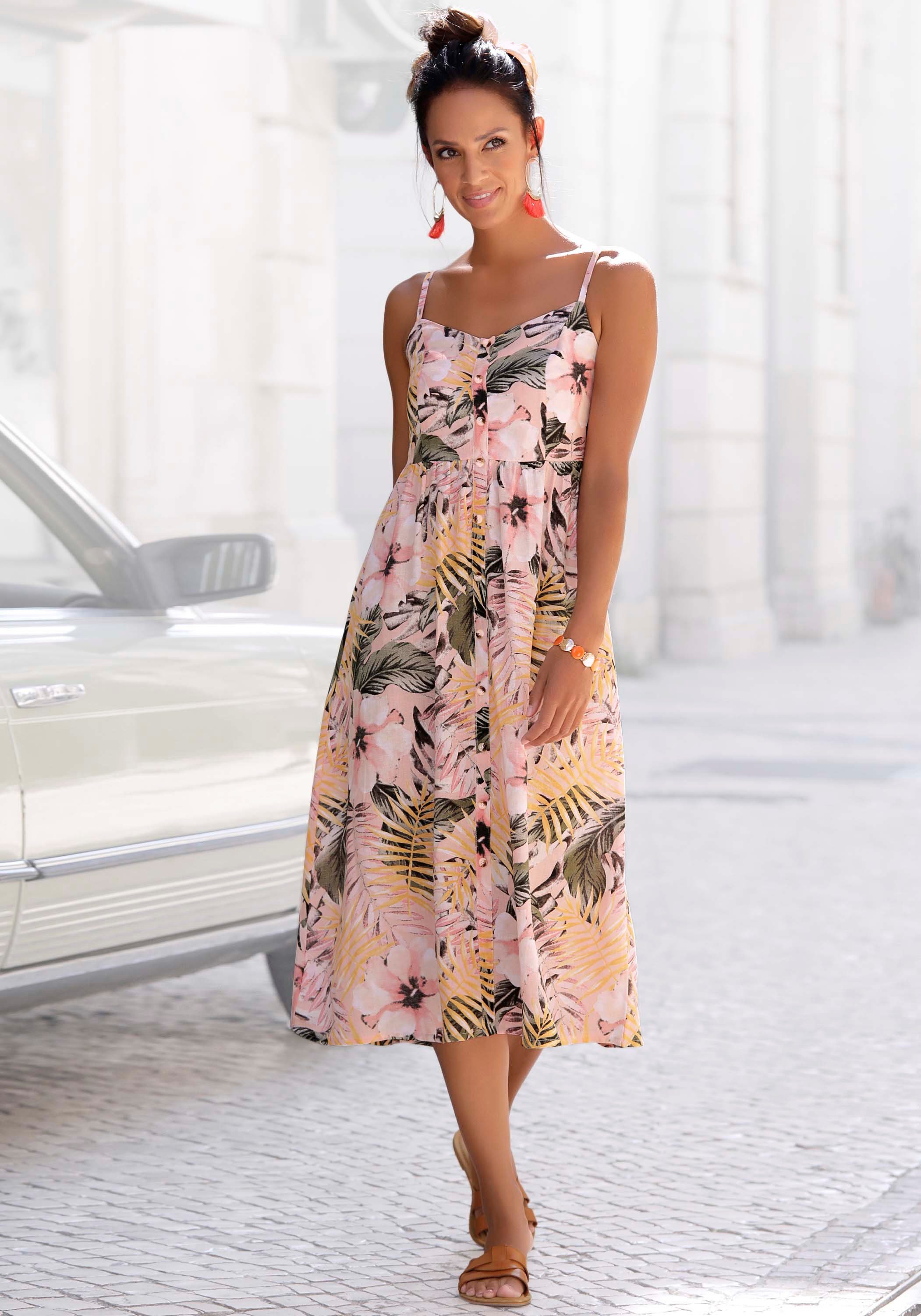 LASCANA Sommerkleid aus Leinenmix mit Baumwolle und tropischem Alloverdruck elegantes Midikleid, Strandkleid, Spaghettikleid, Leinenkleid