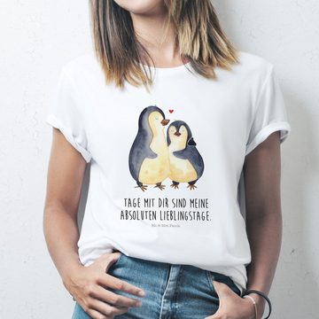 Mr. & Mrs. Panda T-Shirt Pinguin umarmend - Weiß - Geschenk, Tshirt, Frauen, glücklich, Liebes (1-tlg)