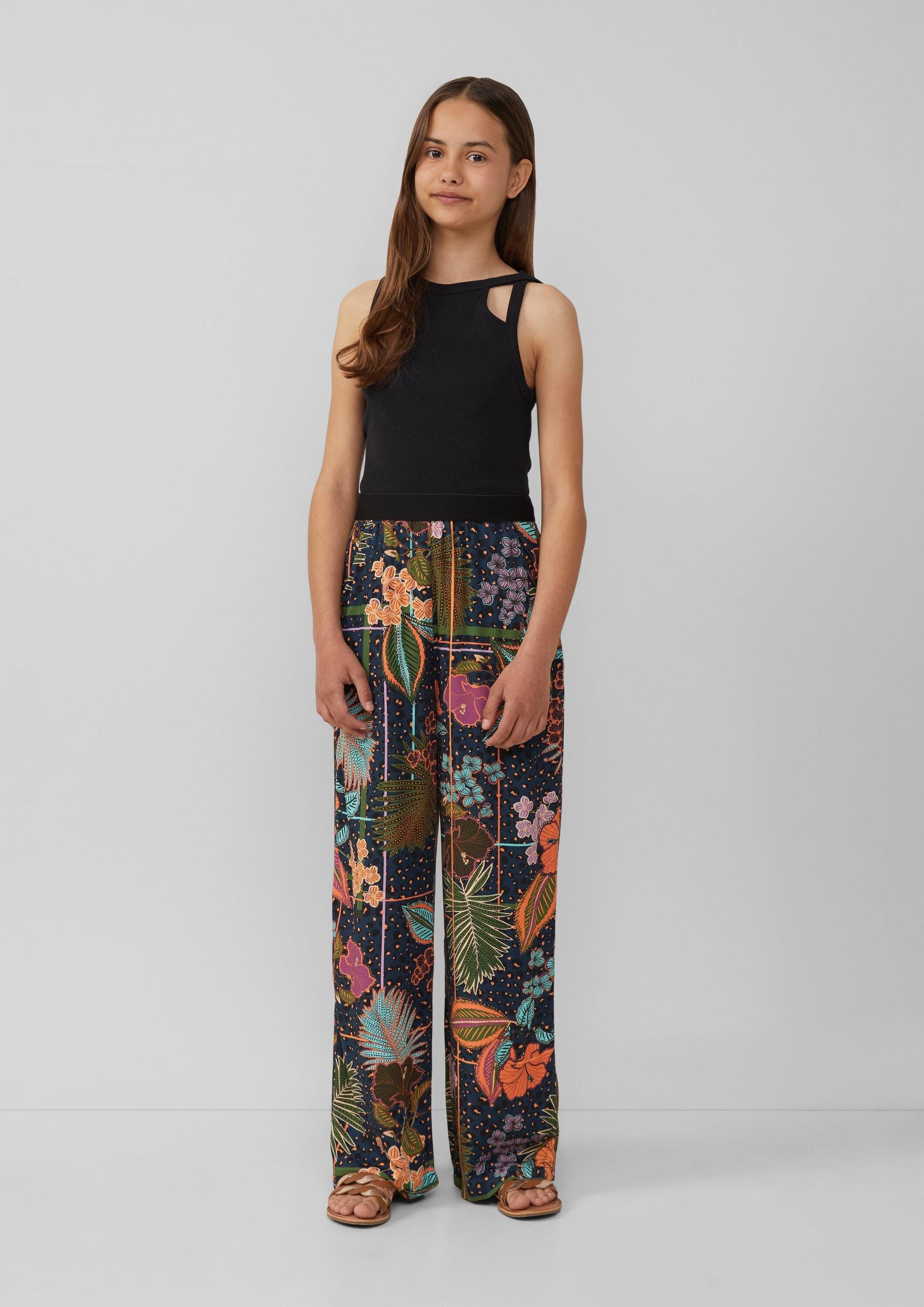 s.Oliver Chinos Hose Satinierte Hose im Loose Fit mit Elastikbund und All-over-Print