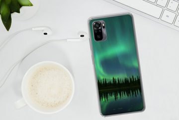 MuchoWow Handyhülle Nordlicht - Bäume - Wasser - Alaska, Phone Case, Handyhülle Xiaomi Redmi Note 10, Silikon, Schutzhülle