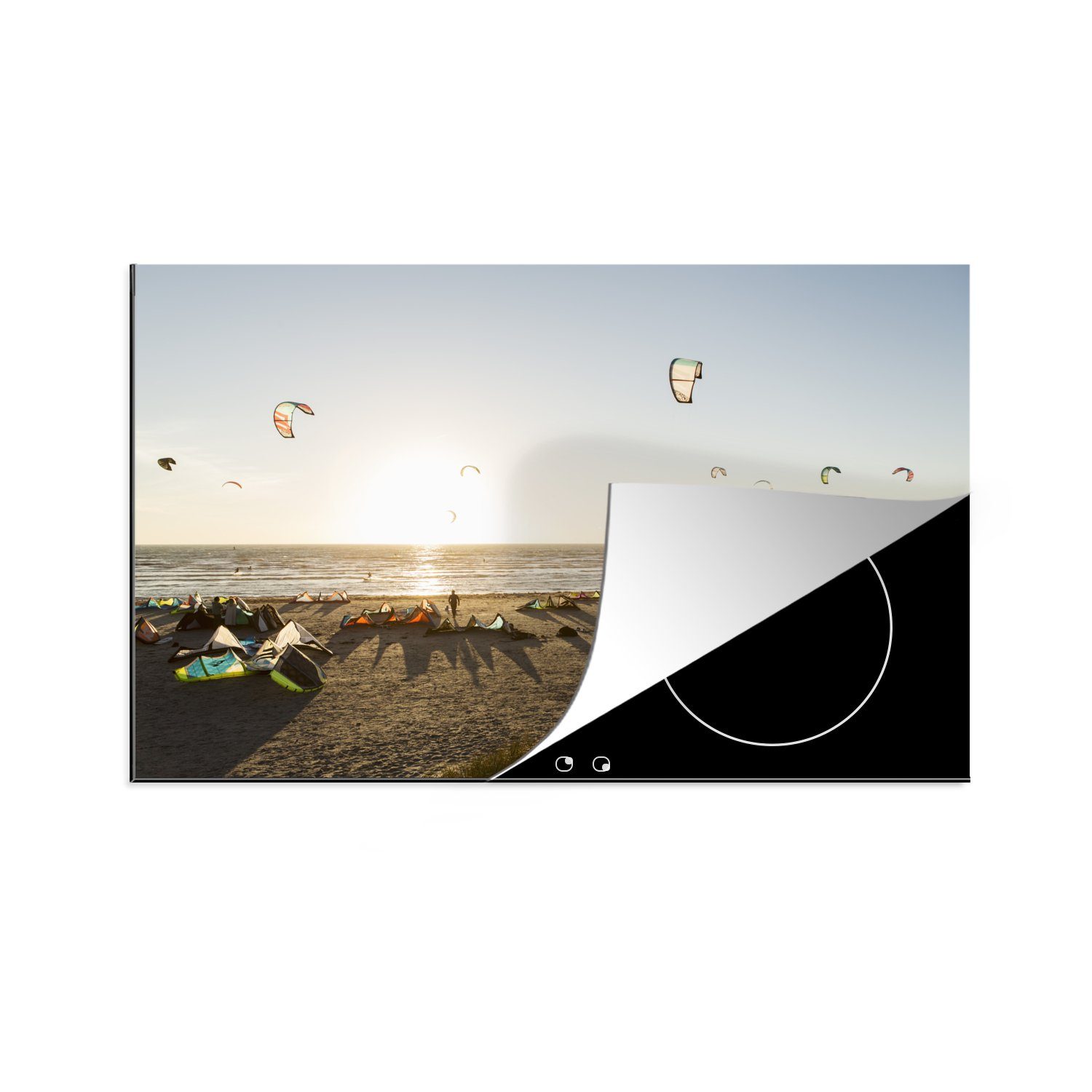 MuchoWow Herdblende-/Abdeckplatte Kite-Surfer am Strand, Vinyl, (1 tlg), 81x52 cm, Induktionskochfeld Schutz für die küche, Ceranfeldabdeckung