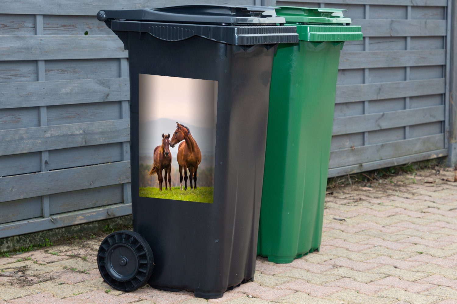 MuchoWow Wandsticker Pferd - Mülltonne, - - Sticker, Gras Container, Pastell (1 St), Mülleimer-aufkleber, Abfalbehälter Fohlen