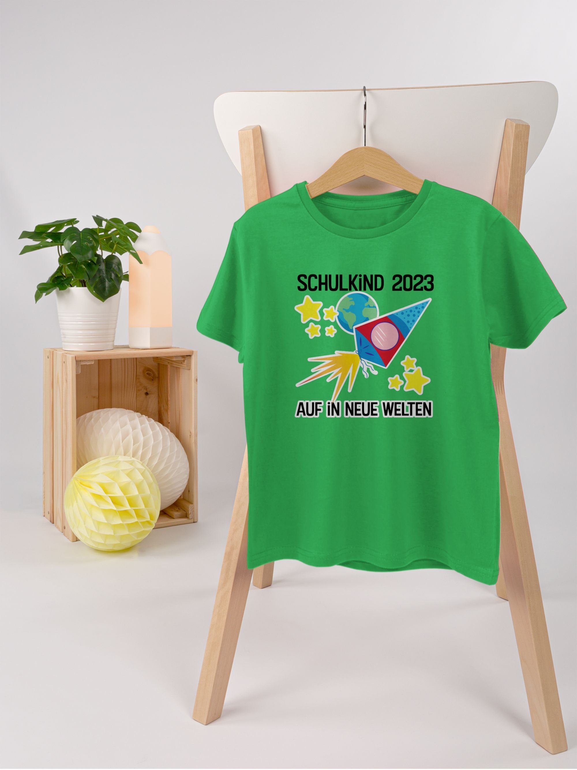 Geschenke Schulkind Schulanfang Auf Grün 2023 neue Einschulung Shirtracer T-Shirt Junge 02 Welten in