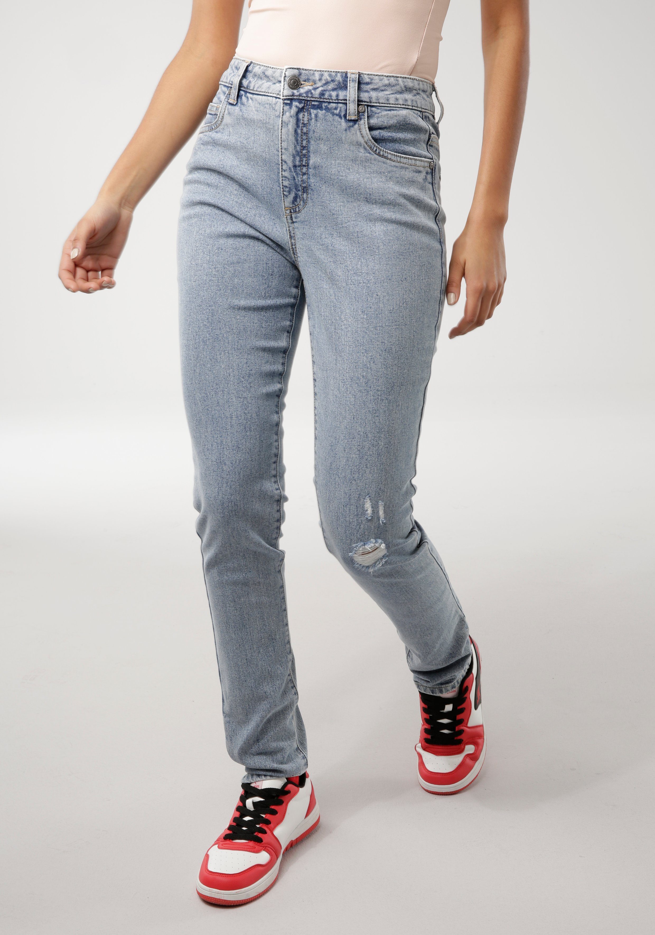 KangaROOS 5-Pocket-Jeans »BOYFRIEND« mit Destroyed-Effekt - NEUE KOLLEKTION  online kaufen | OTTO